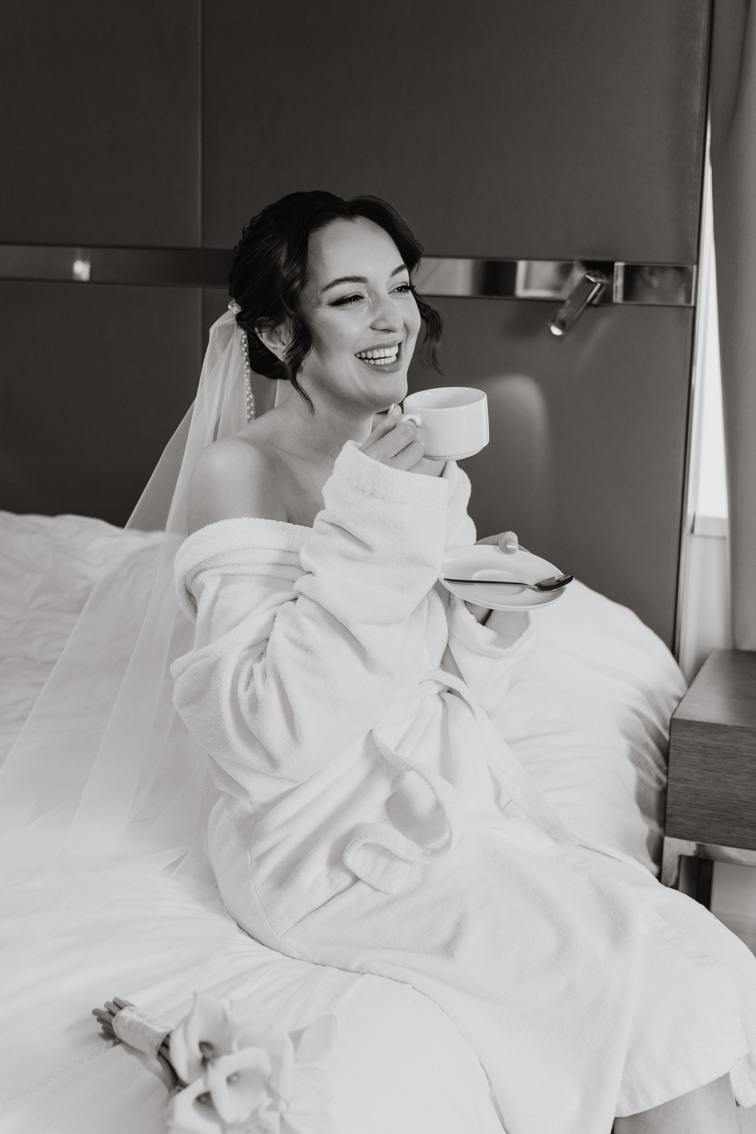 фотограф на свадьбу Казань, свадебная фотосессия, сбор невесты в отеле, платье со шлейфом