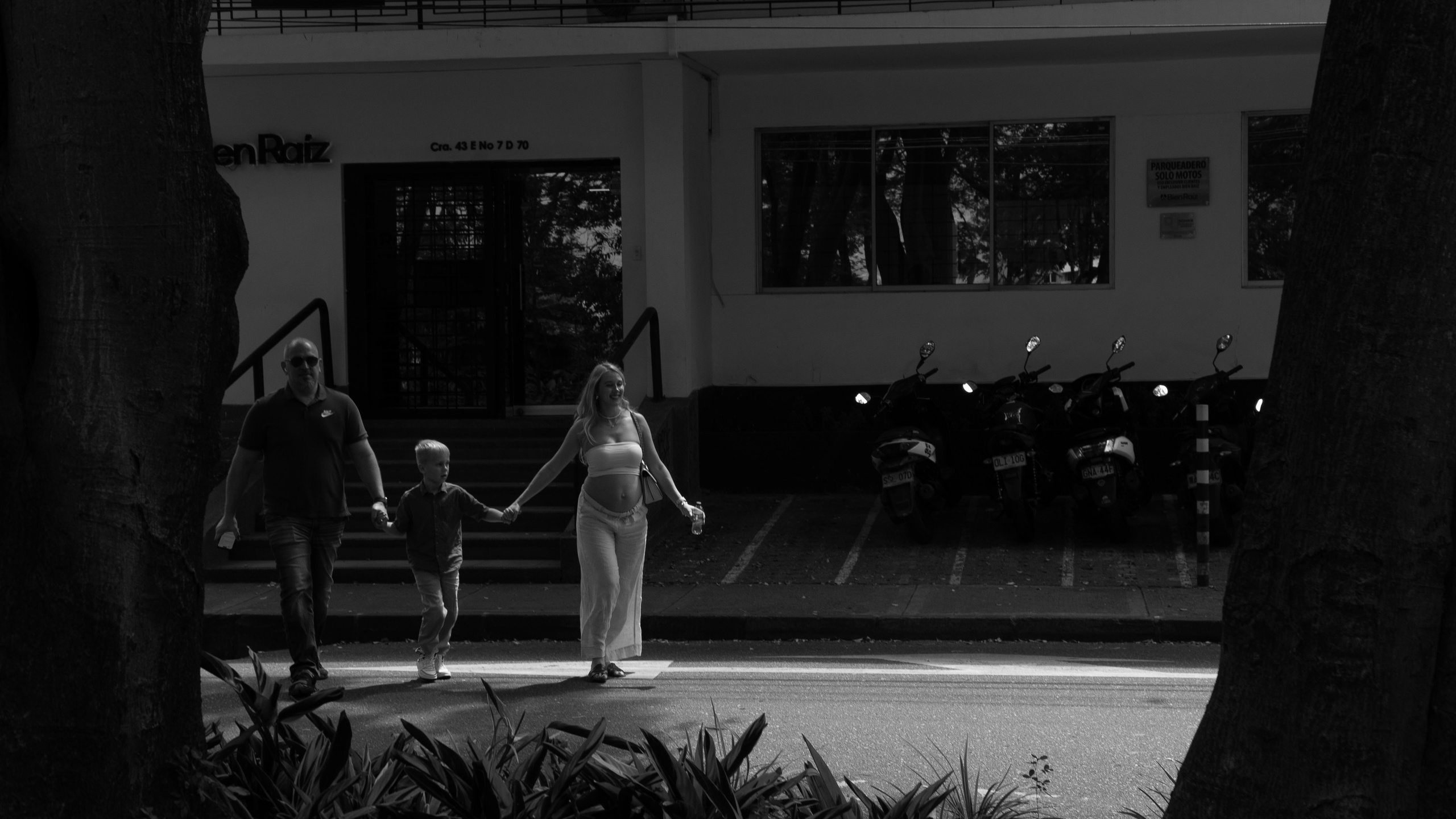 Sasha y «la familia / and the family». Wedding Photographer in Barcelona and Medellin