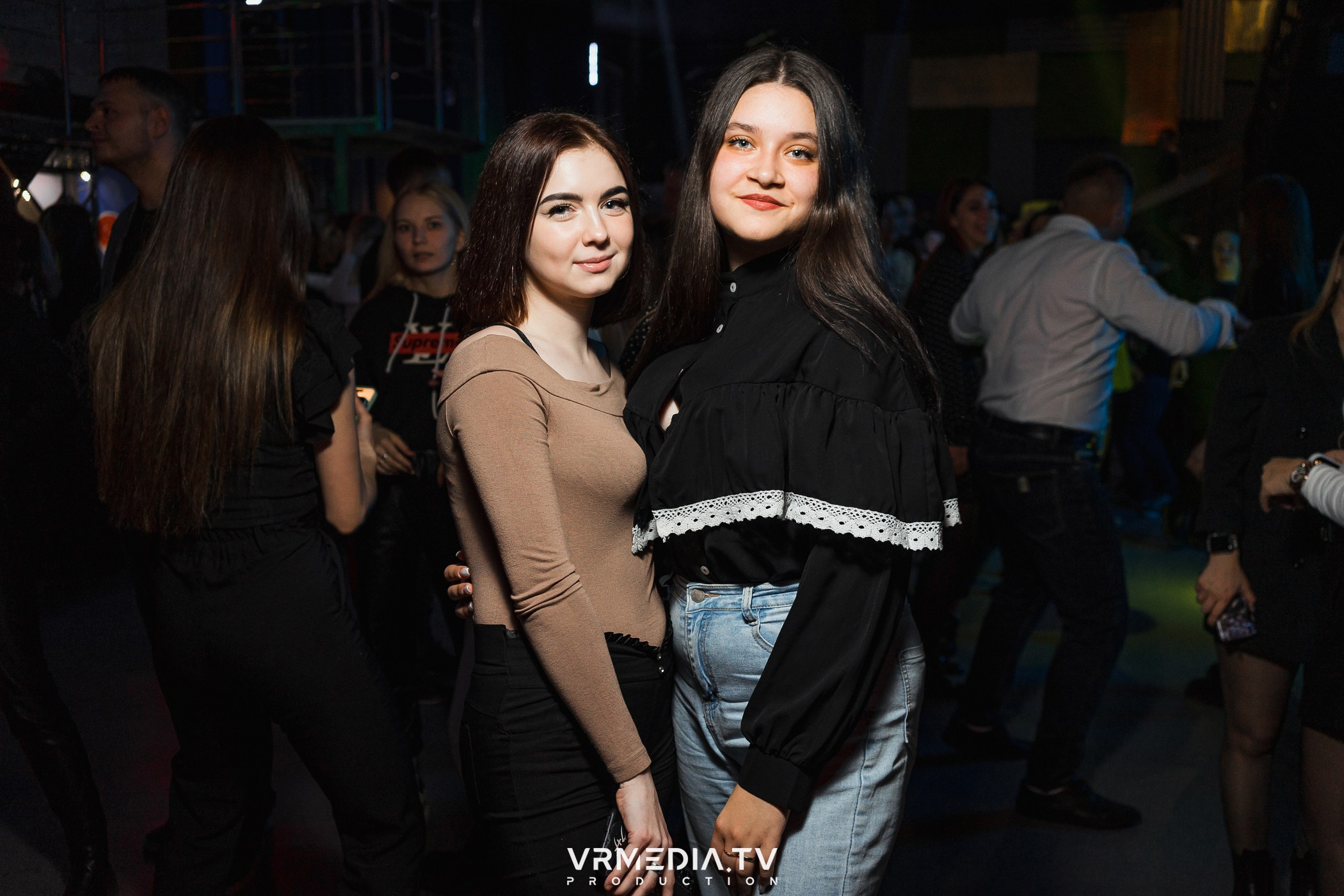 Бумажный дом в баре «Друзья»