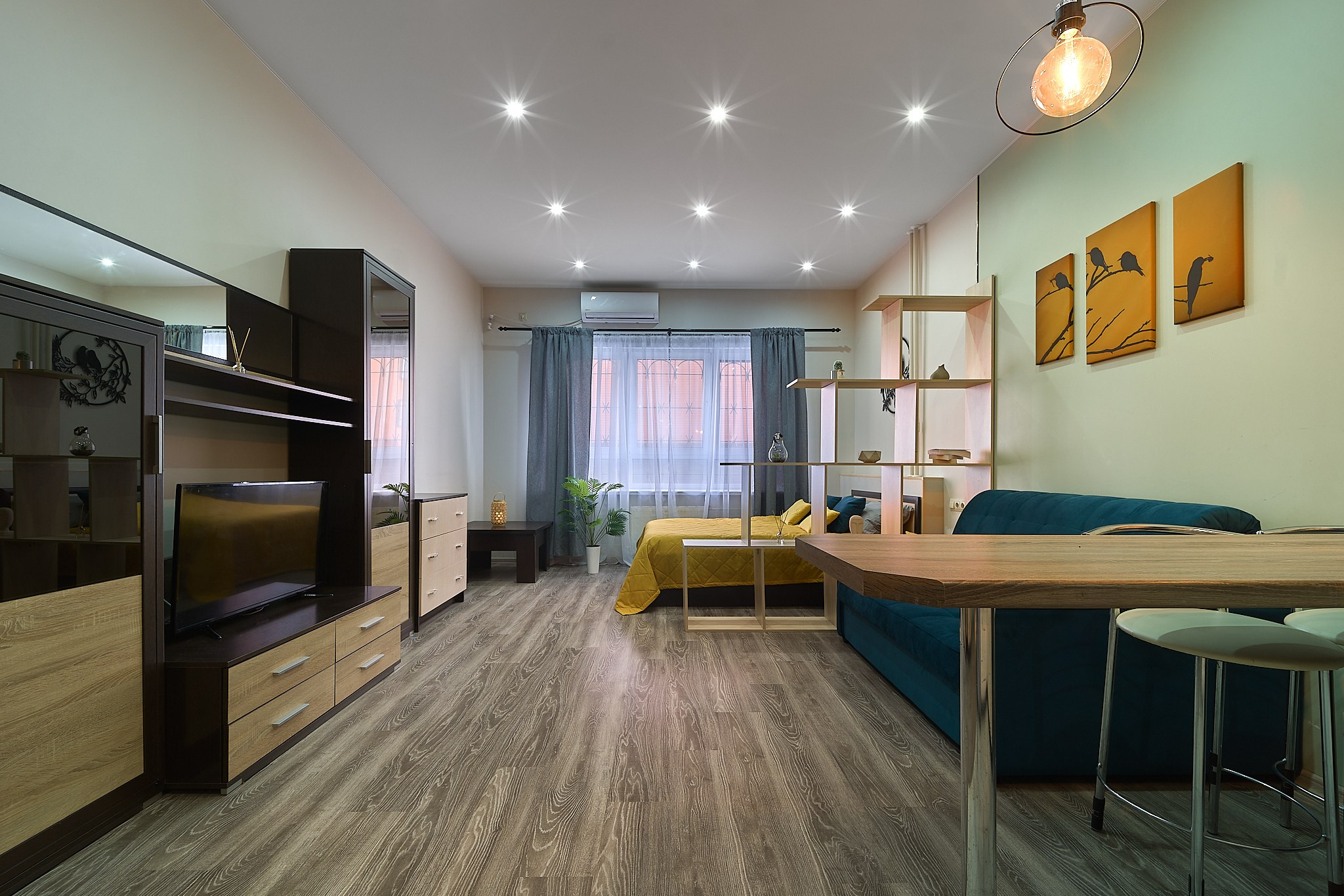 Однушка для посуточной сдачи. Заказчик — АН «Борисов». Главная