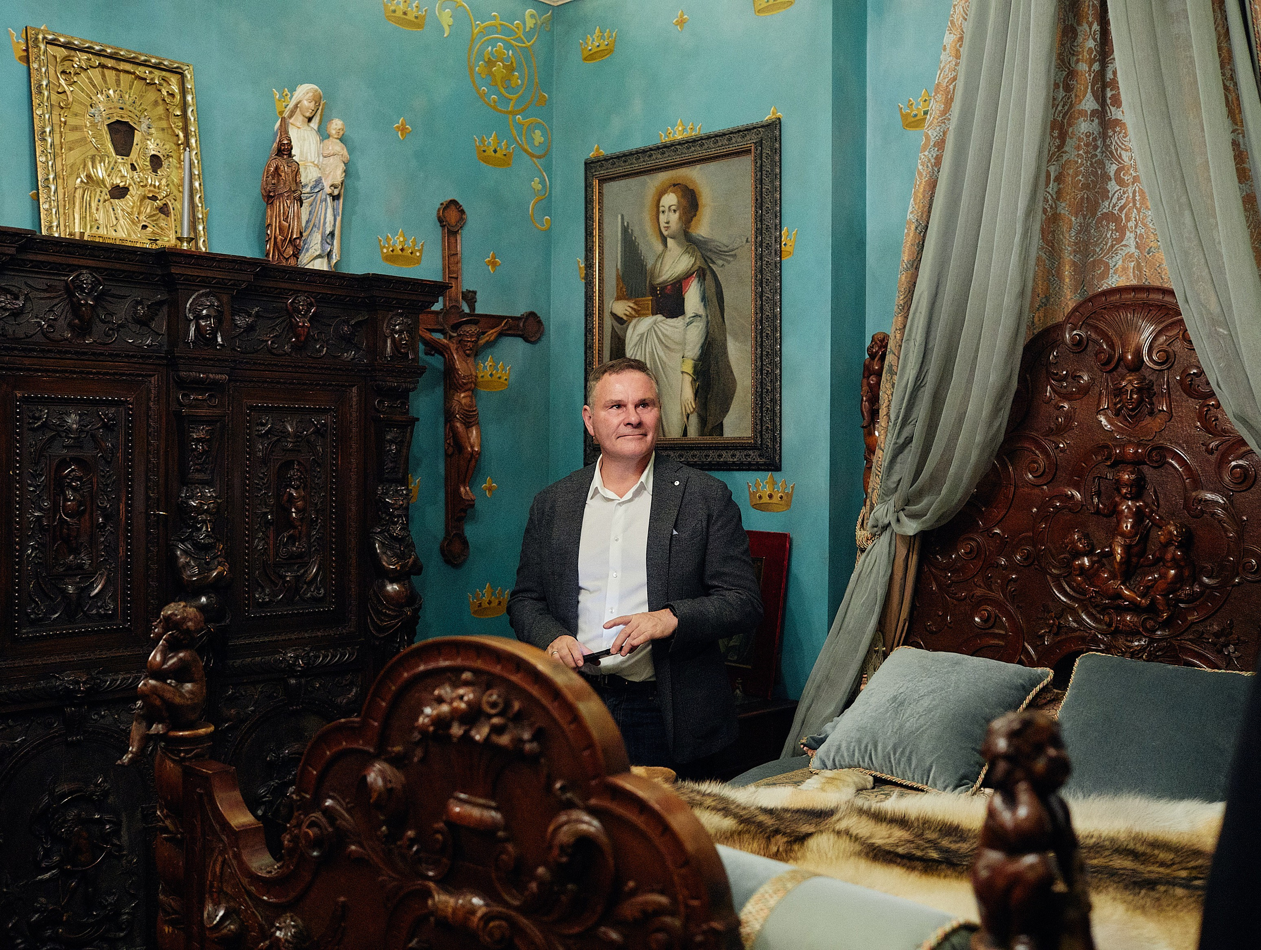 Никас Сафронов — экскурсия по дому. Репортажный фотограф в Москве Константин Дерягин