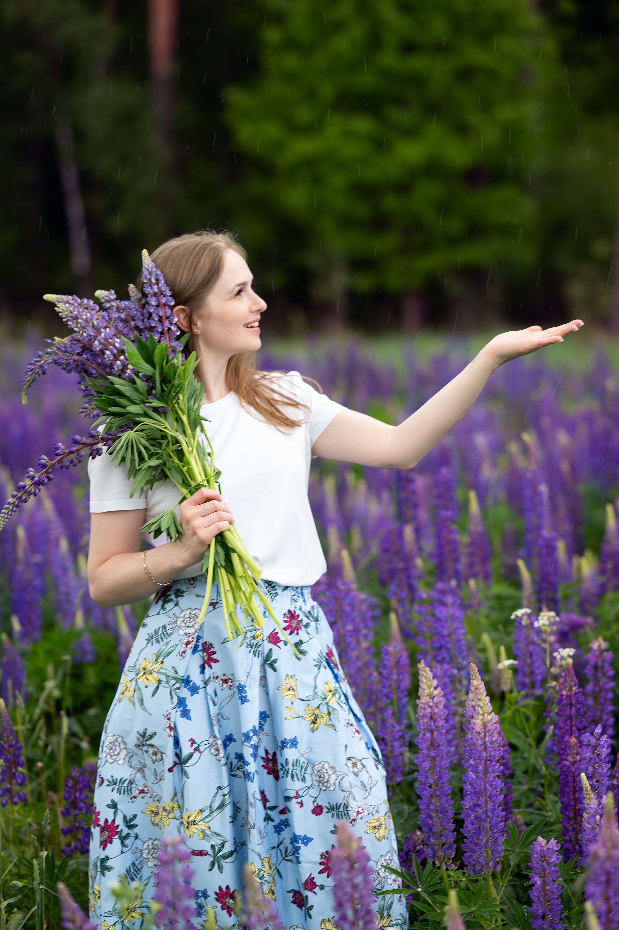 Анна и люпины. Фотограф Москва и Московская область Мария Кузьмина