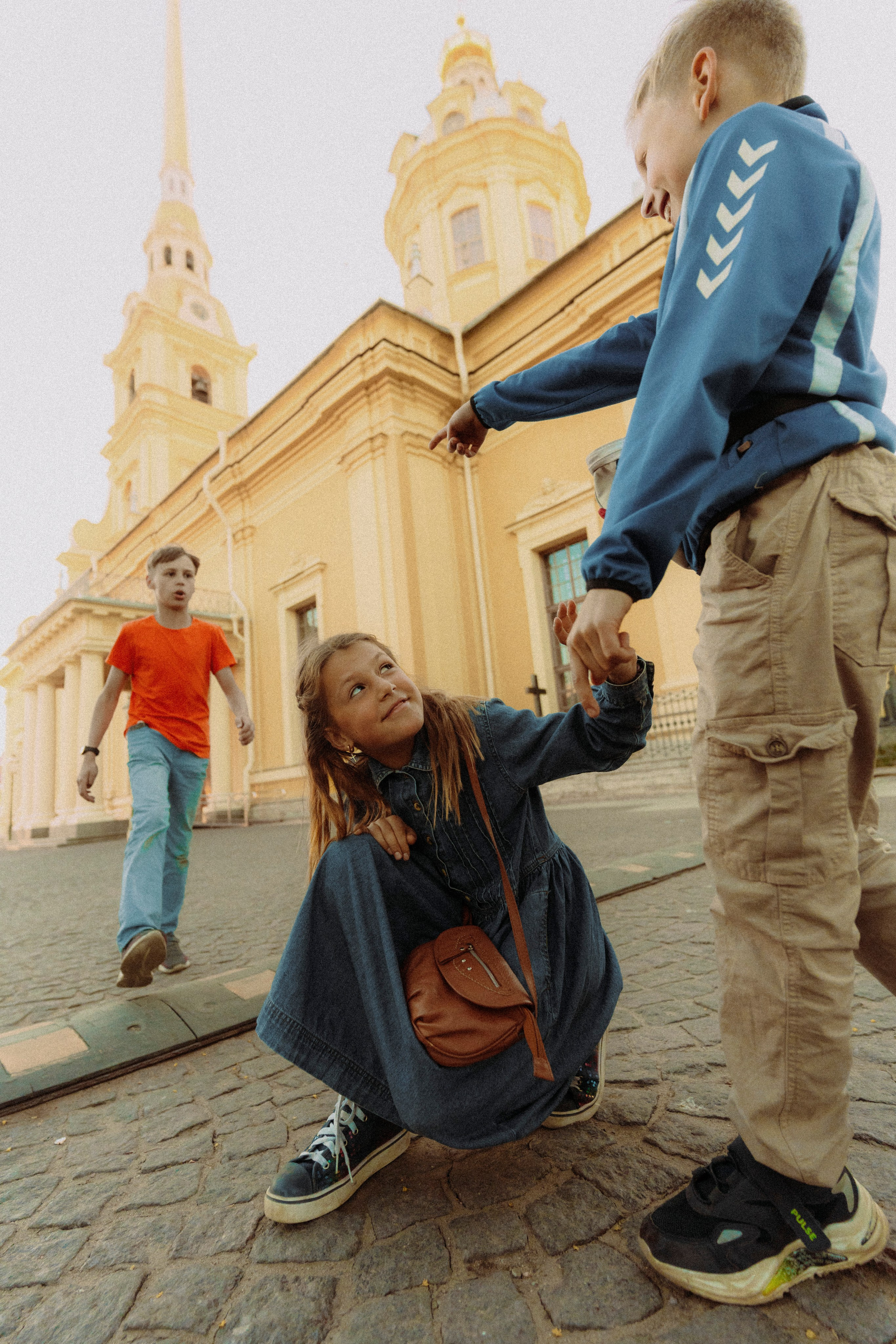 2024. Стрит-фотография, полная абсурда, идиотизма и красоты