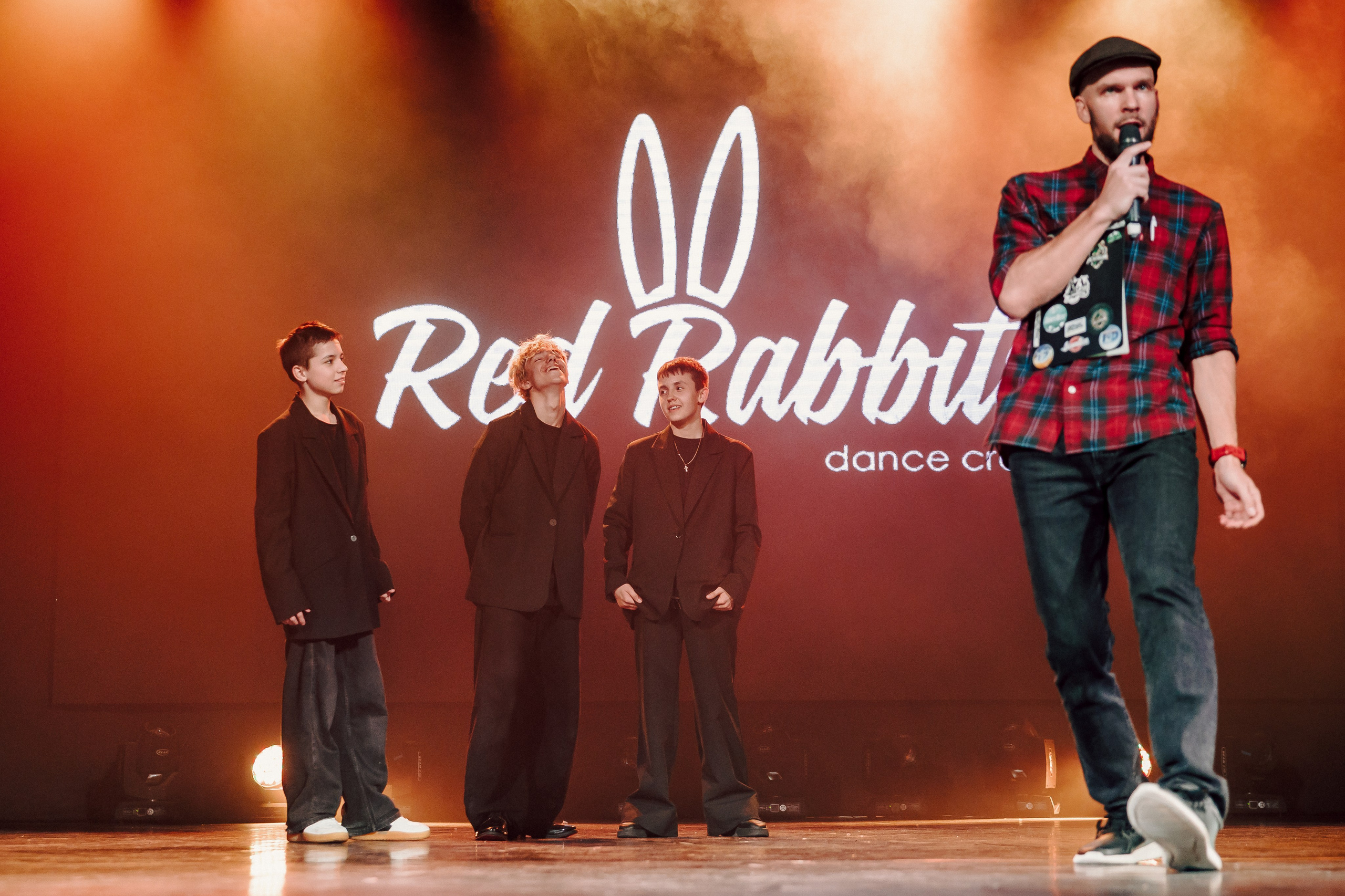 Отчётный концерт танцевальной школы «Red Rabbits» 2025. Лёшка Варзегов — фотограф