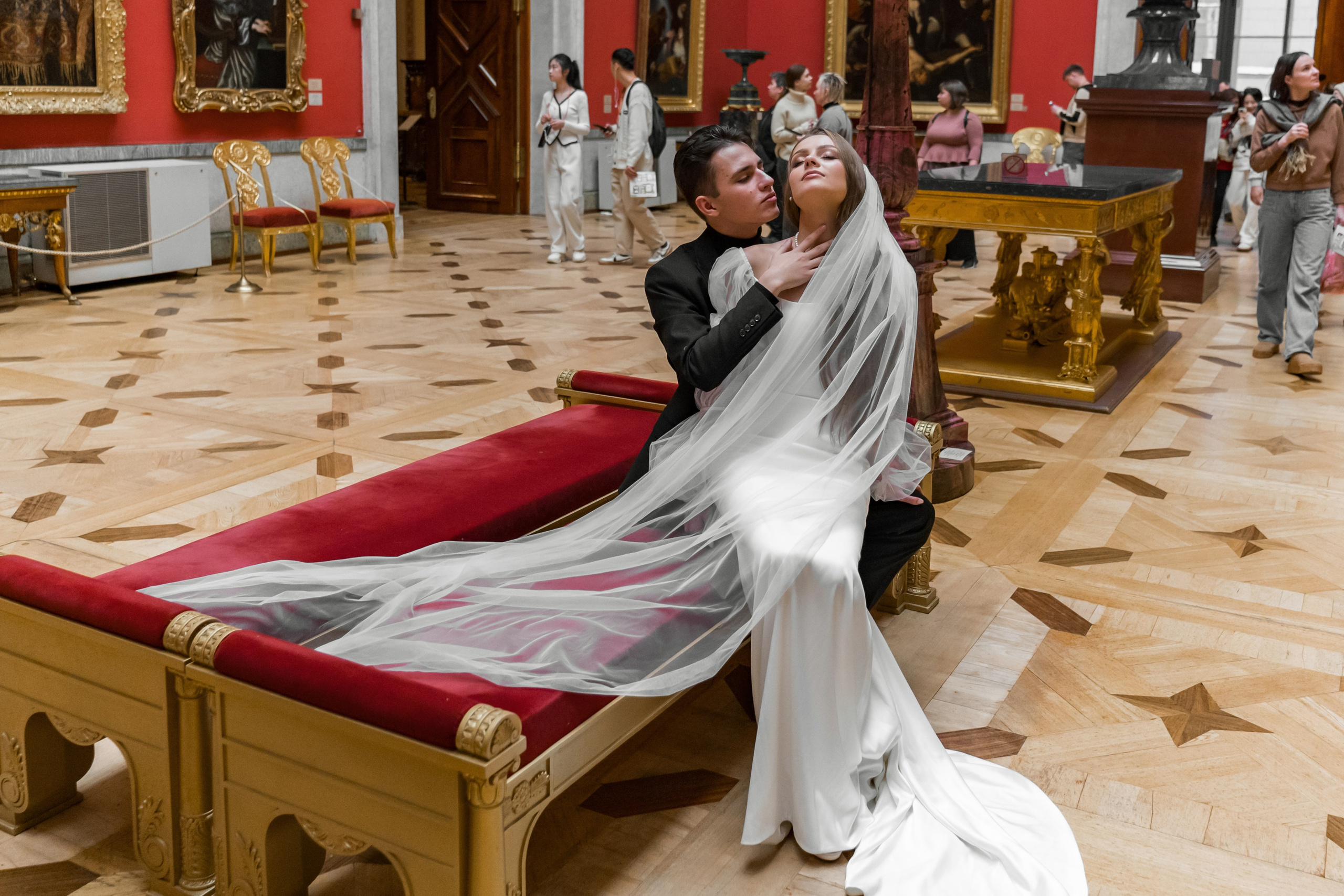 Фотосессия в Эрмитаже упрекрасно передаст Ваш стиль свадьбы!