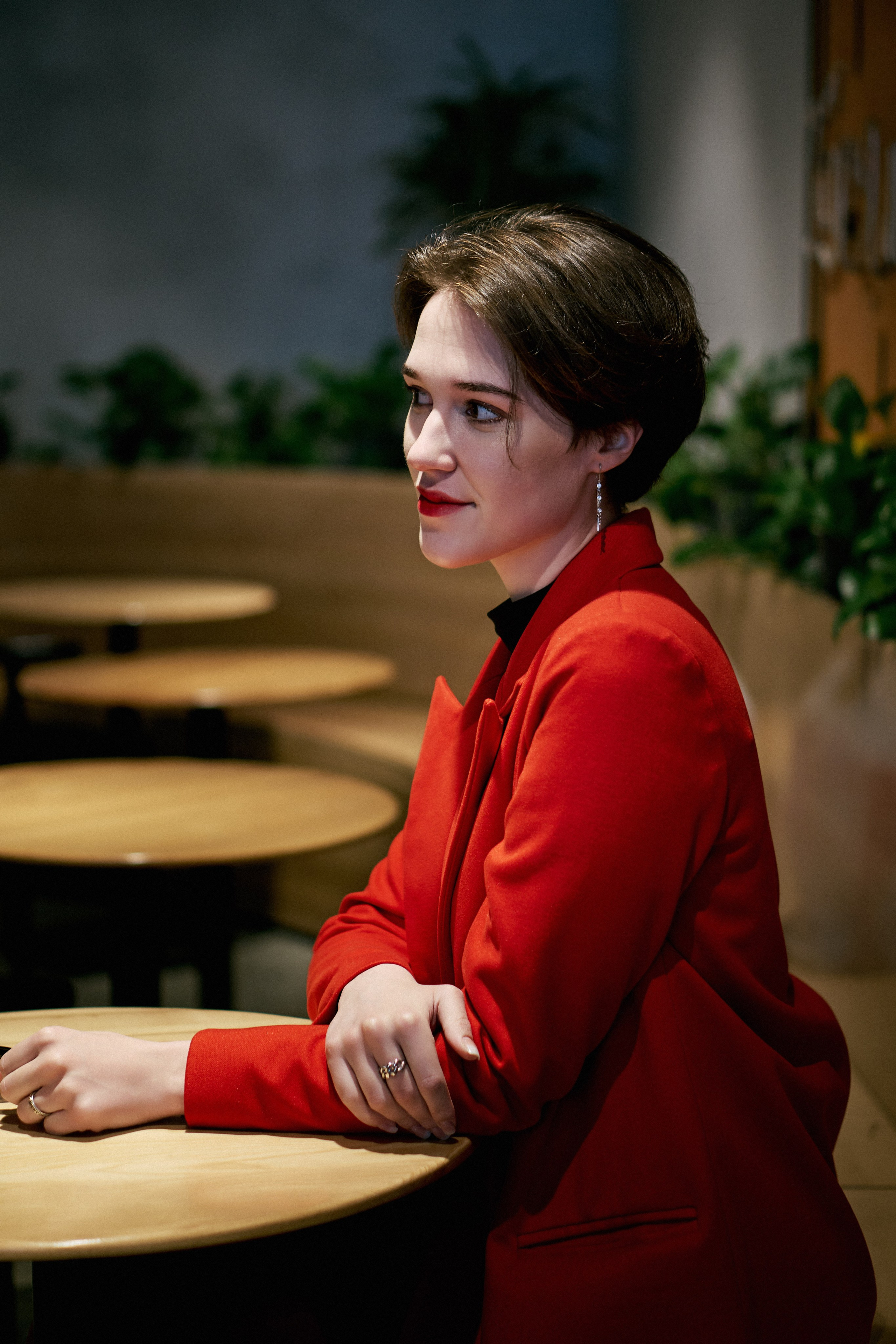 Девушка в красном