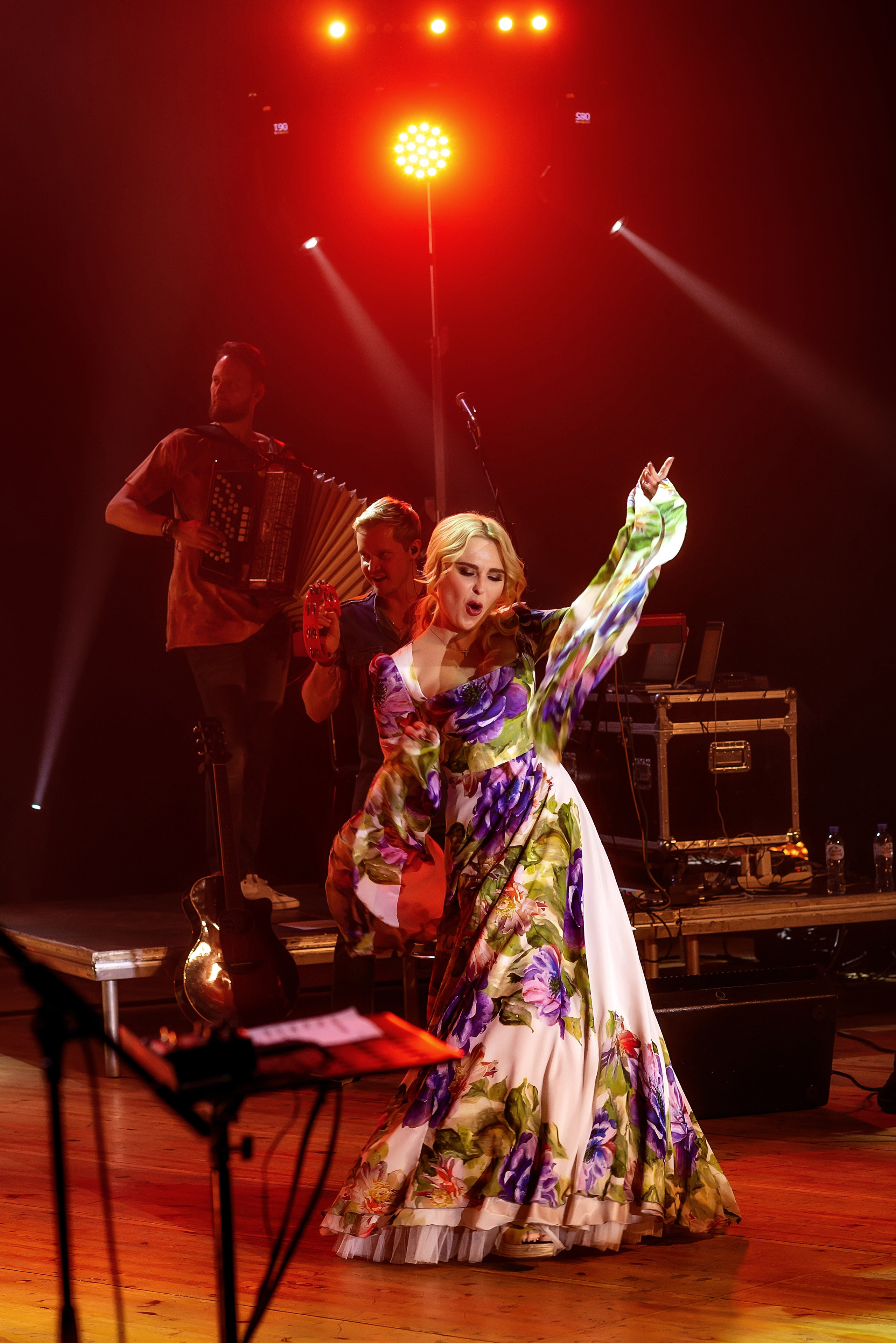 Концерт Пелагеи. Школьный, фэшн фотограф в Тюмени и в России Ирина Королева