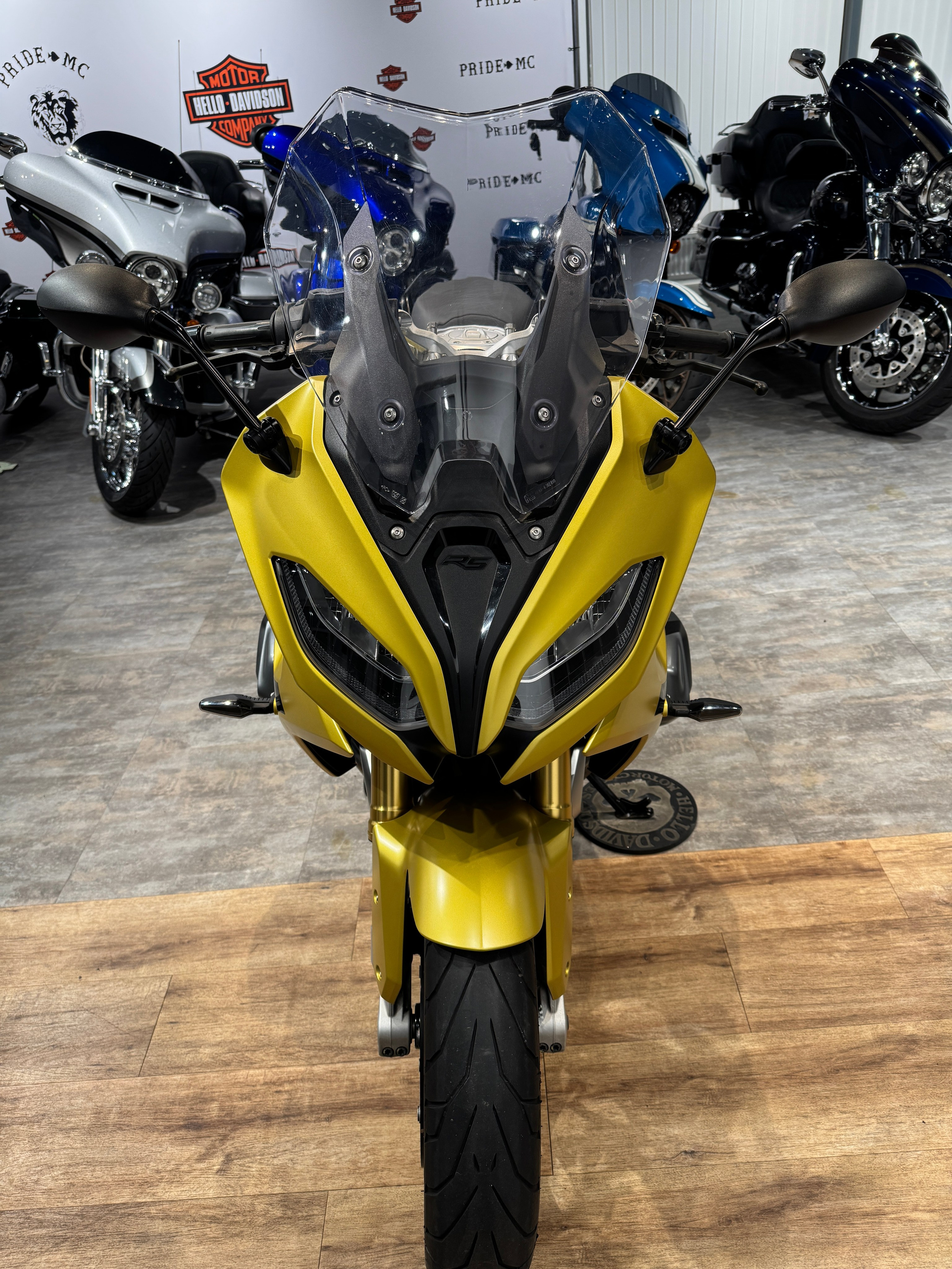 Мотоциклы 2019 R1250RS (Austin Yellow)  — купить мотоцикл. Hello Davidson, Москва. Только хорошие мотоциклы…