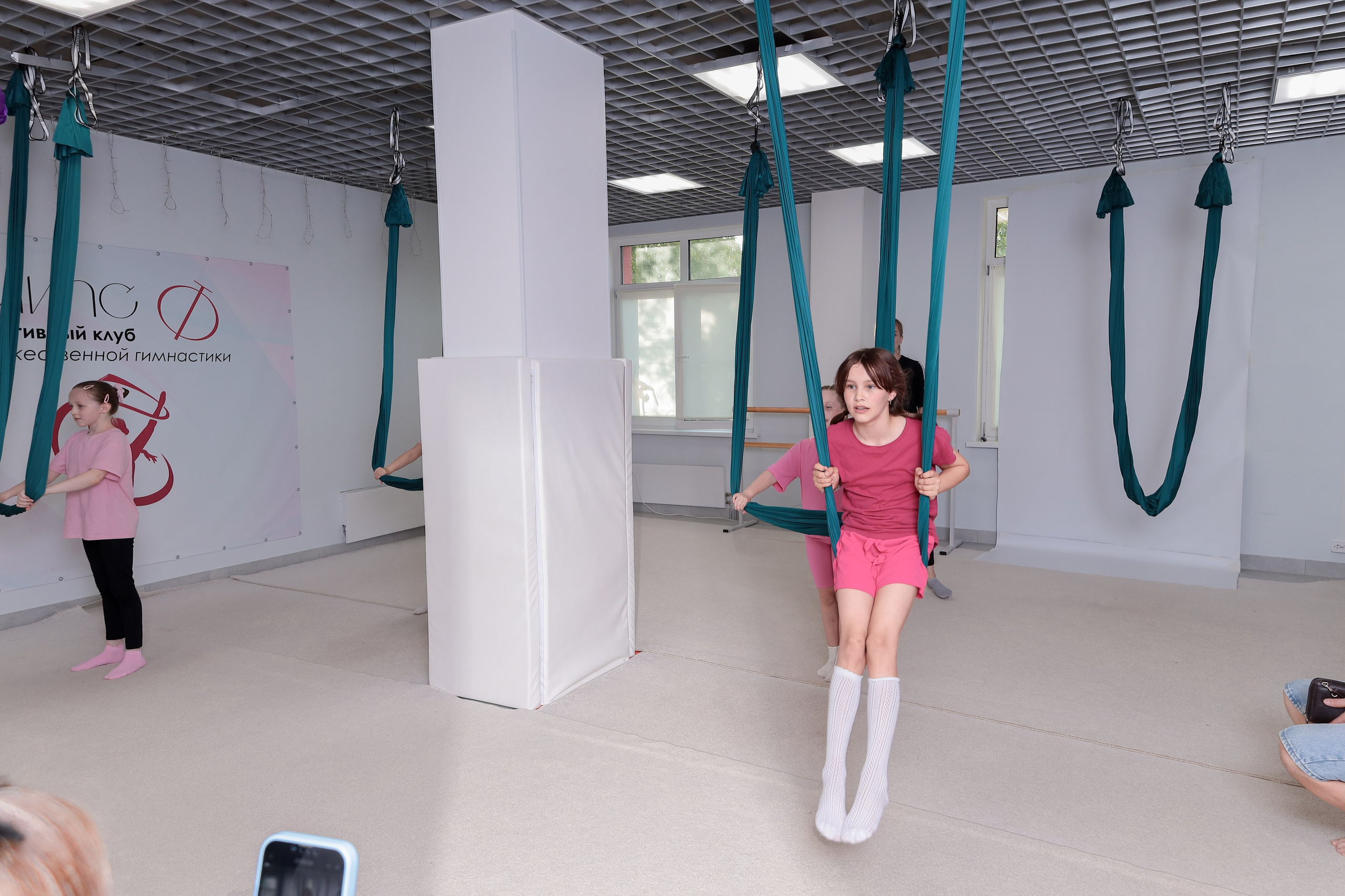 Детская аэройога. Фотограф Надршина Лилия