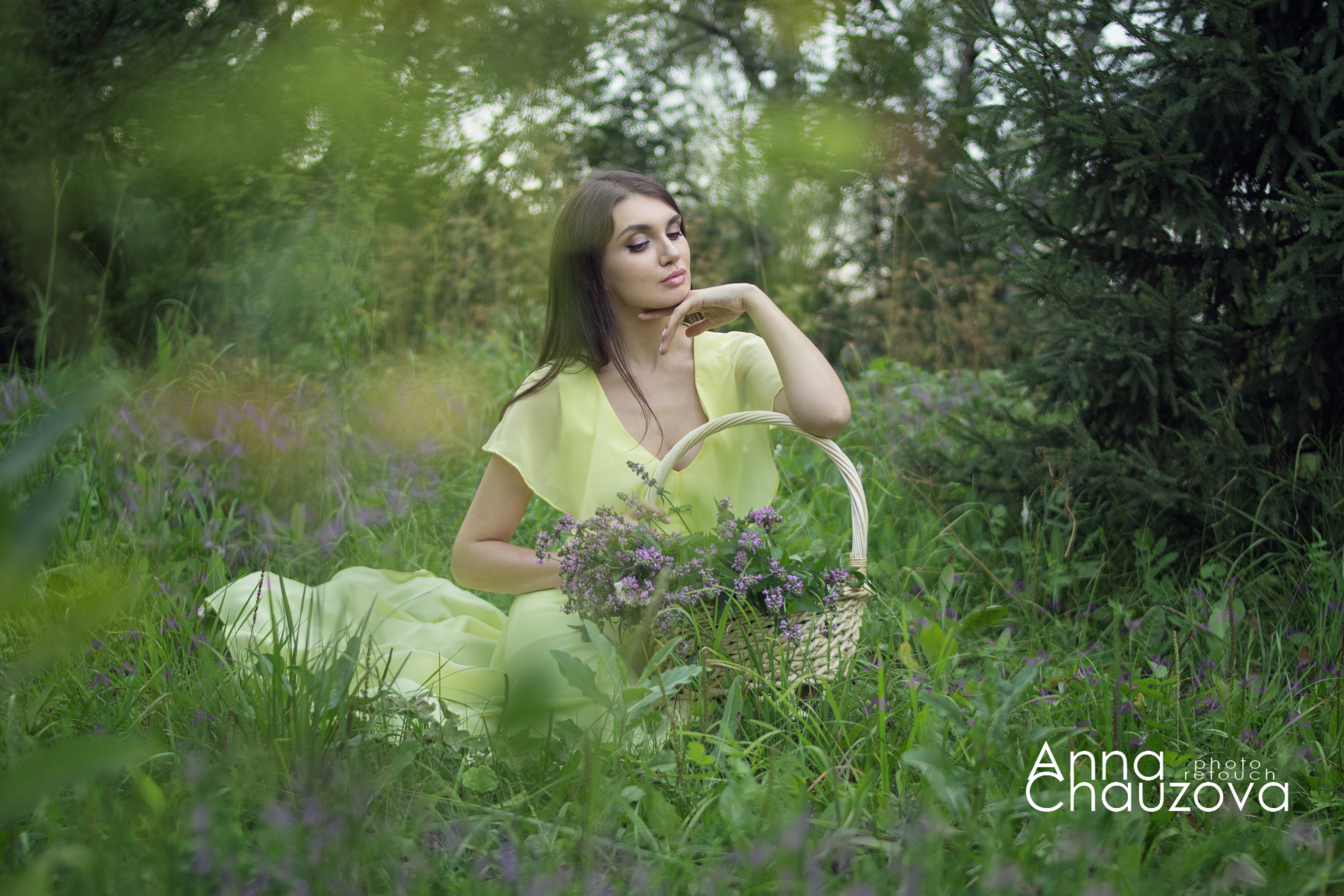 В парке с цветами. Фотограф-ретушер Анна Чаузова