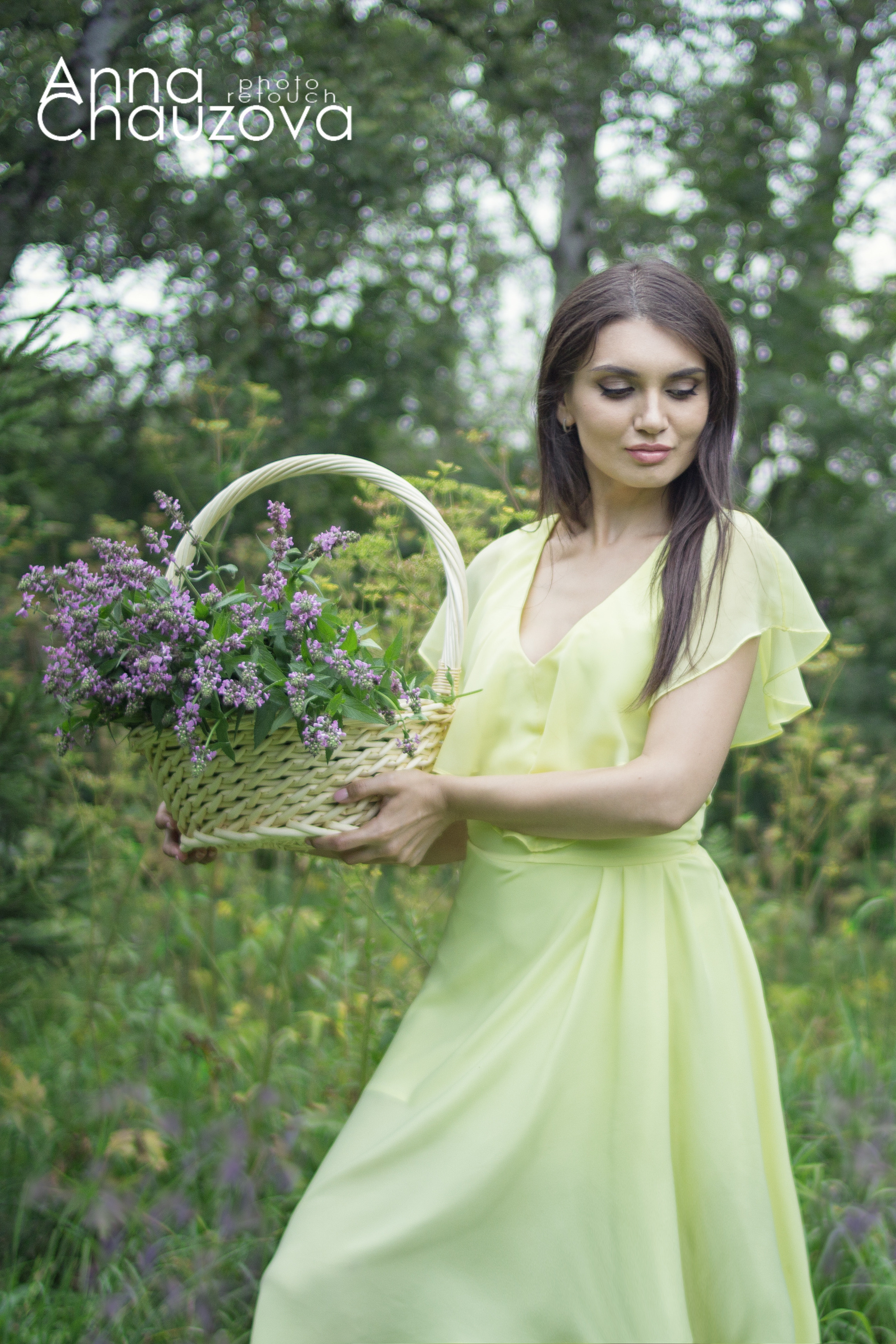 В парке с цветами. Фотограф-ретушер Анна Чаузова