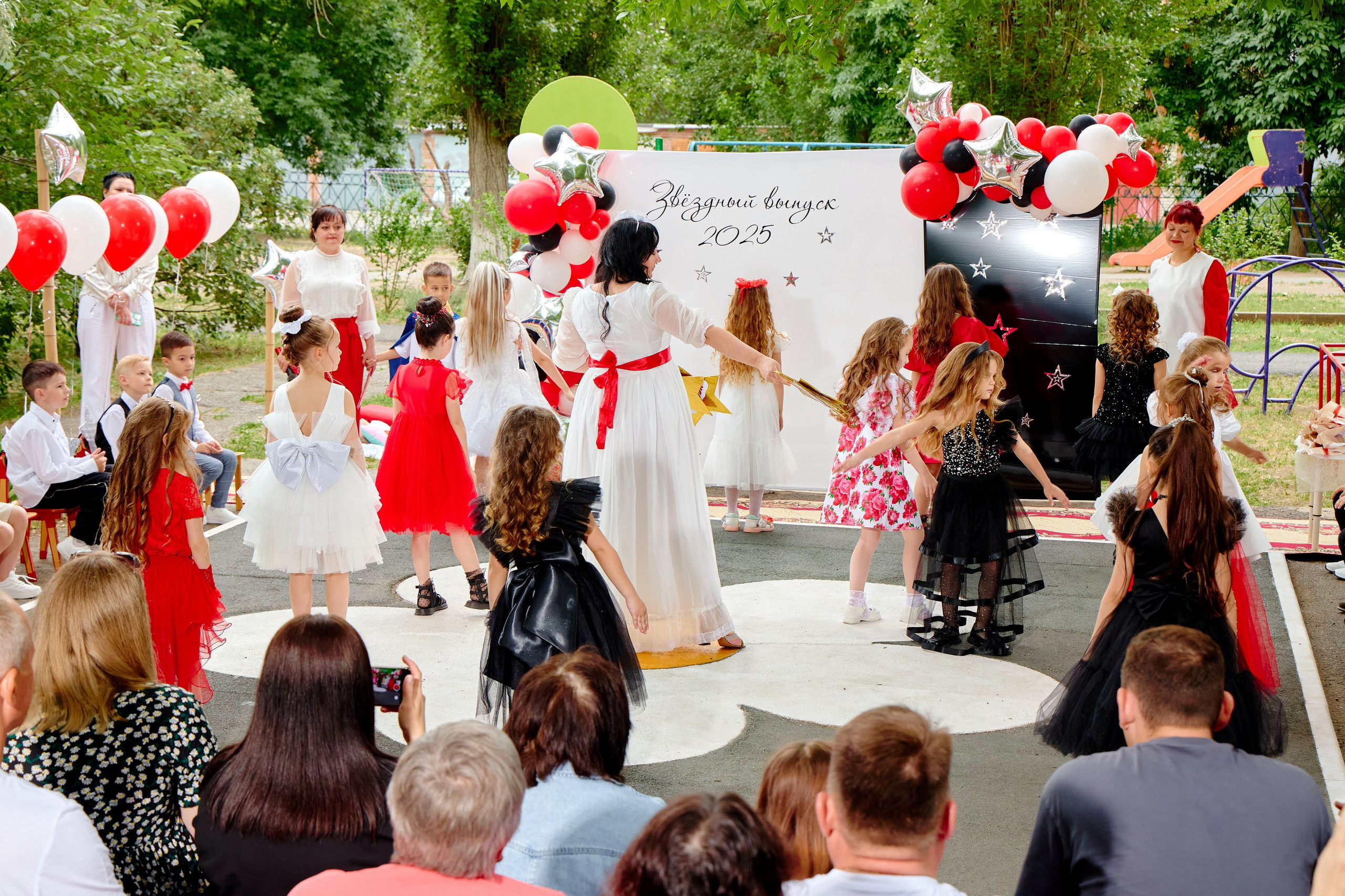 Выпускной 45 сад. Фотограф Выпускные альбомы Таганрог Сергей Коробченко