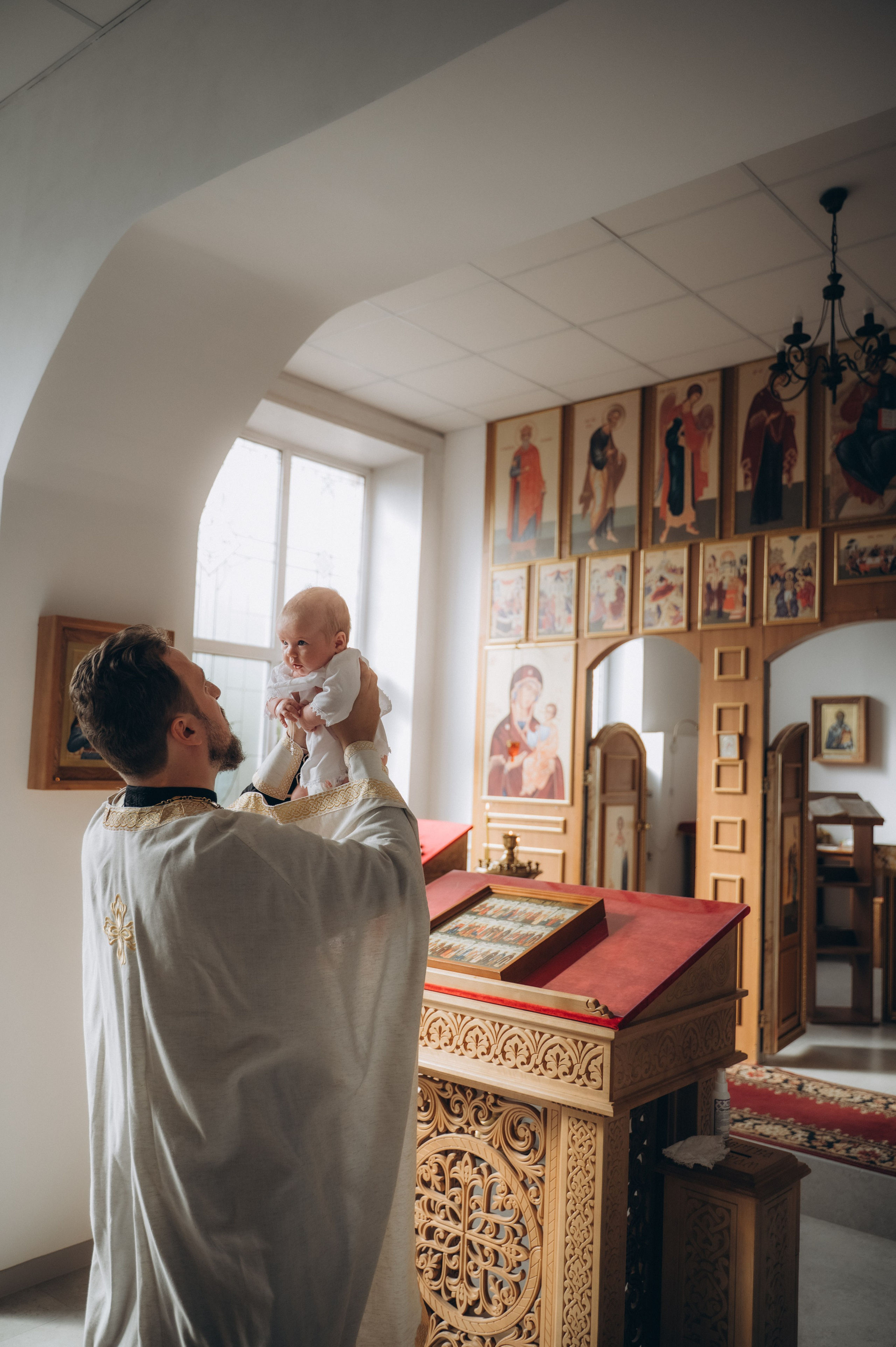 Крещение Ромы (Приход храма святой Равноапостольной княгини Ольги). Семейный фотограф в Минске Дарья Дреко