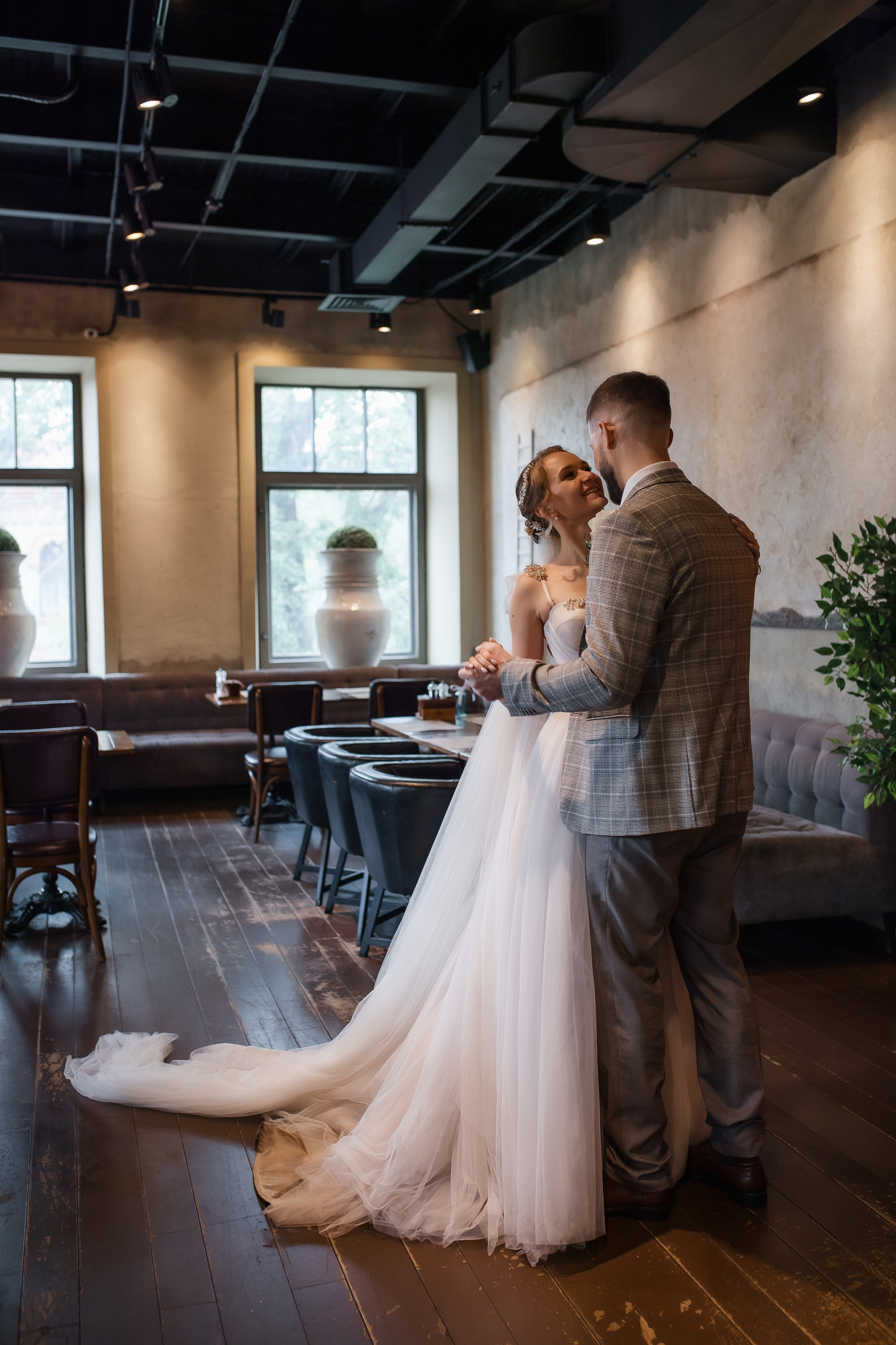 Степан и Ульяна. Утро. Загс. Прогулка. Дождь и солнце. Свадебный фотограф в Хабаровске