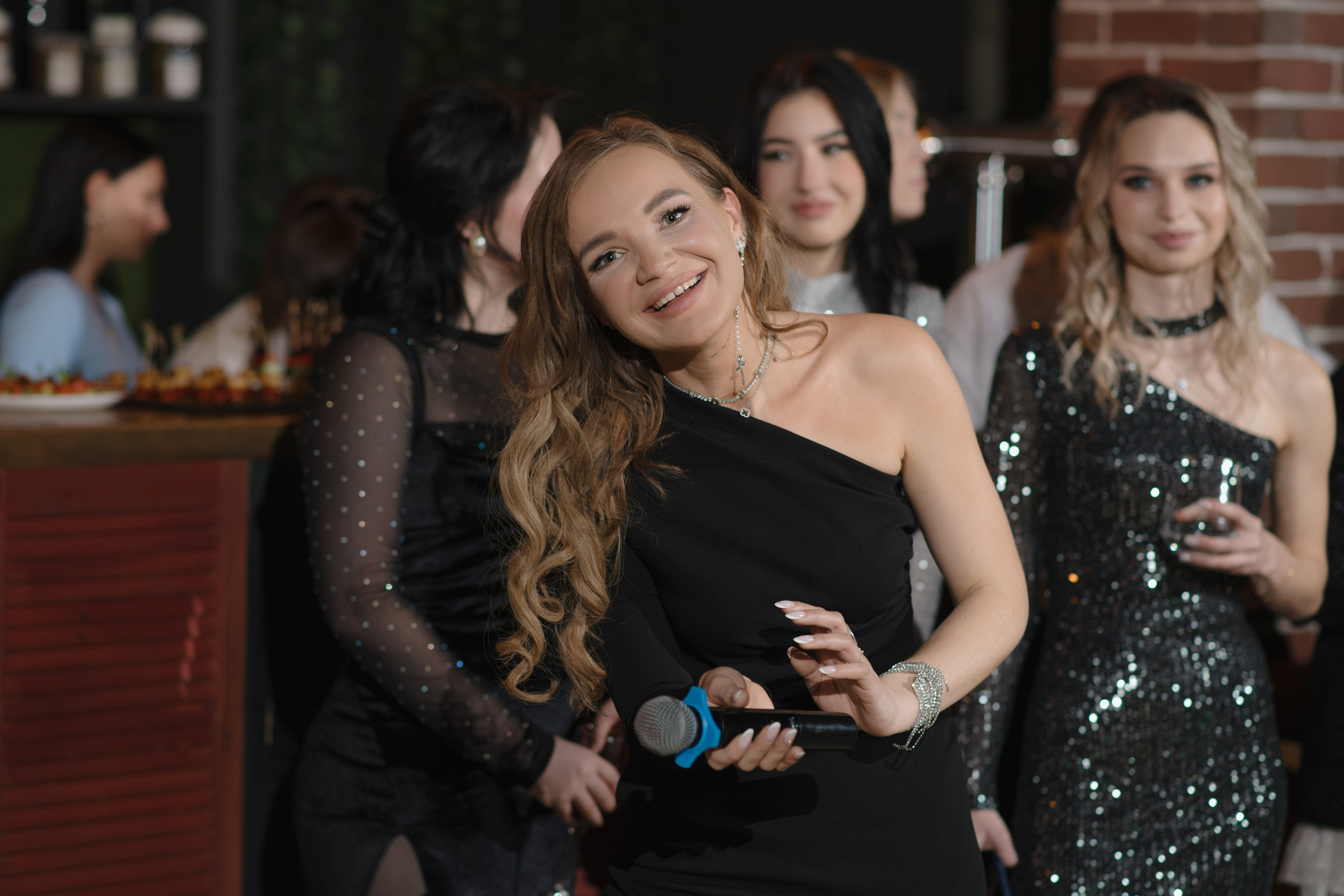 День рождения Томы — Let`s Talk Bar. Свадебный фотограф Екатеринбург/Челябинск — Любовь Волохова