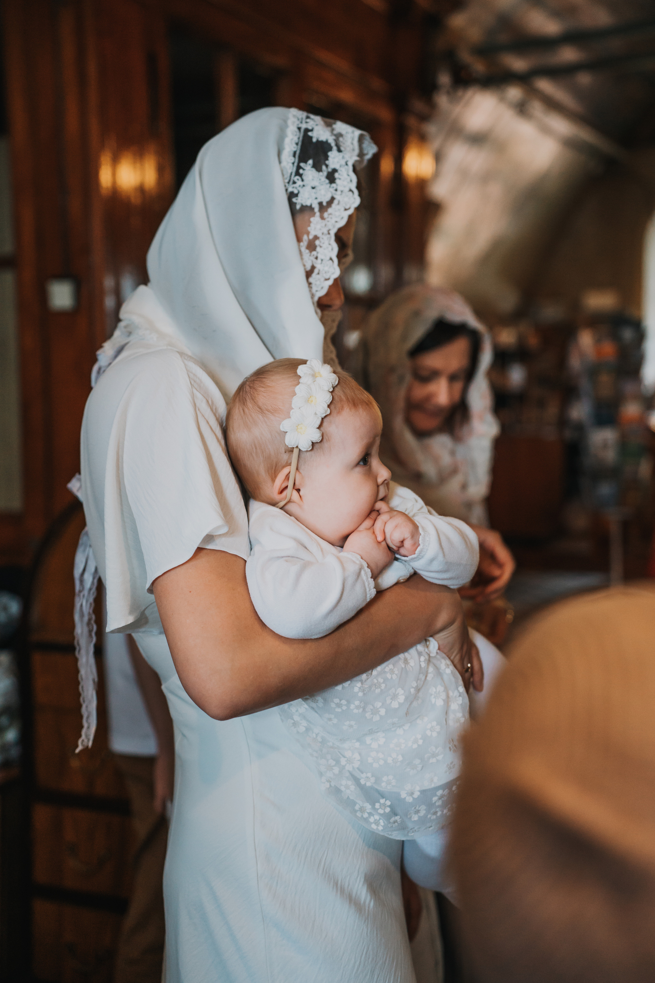 фотосессия крещения, фотограф таинства крещения Москва, ребенок с мамой крещение, фотограф на крещение Королев,  фотограф на таинство Крещения Мытищи, фотограф крещения Мытищи