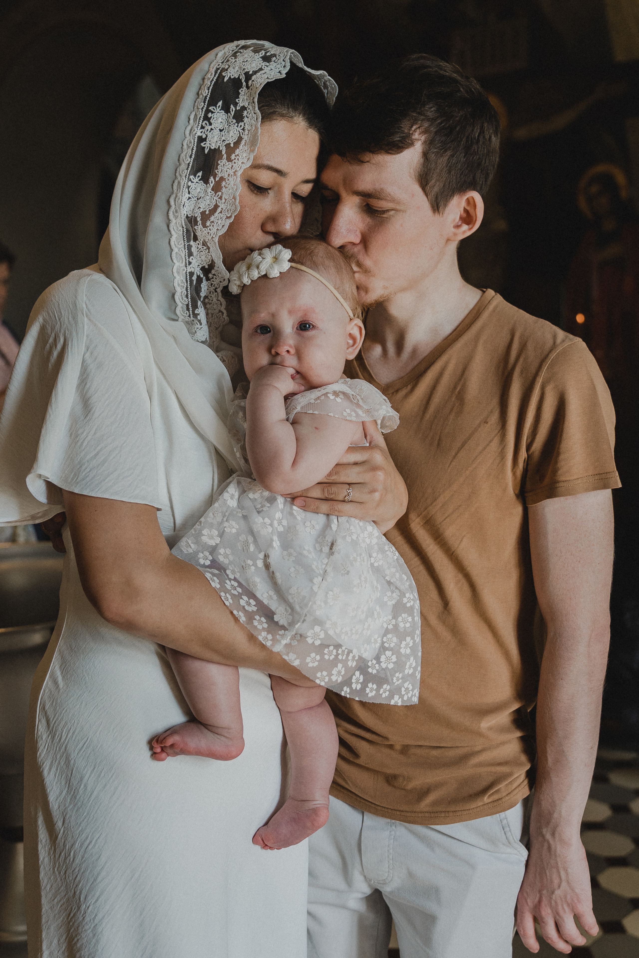 фотосессия крещения, фотограф таинства крещения Москва, ребенок с мамой крещение, фотограф на крещение Королев,  фотограф на таинство Крещения Мытищи, фотограф крещения Мытищи