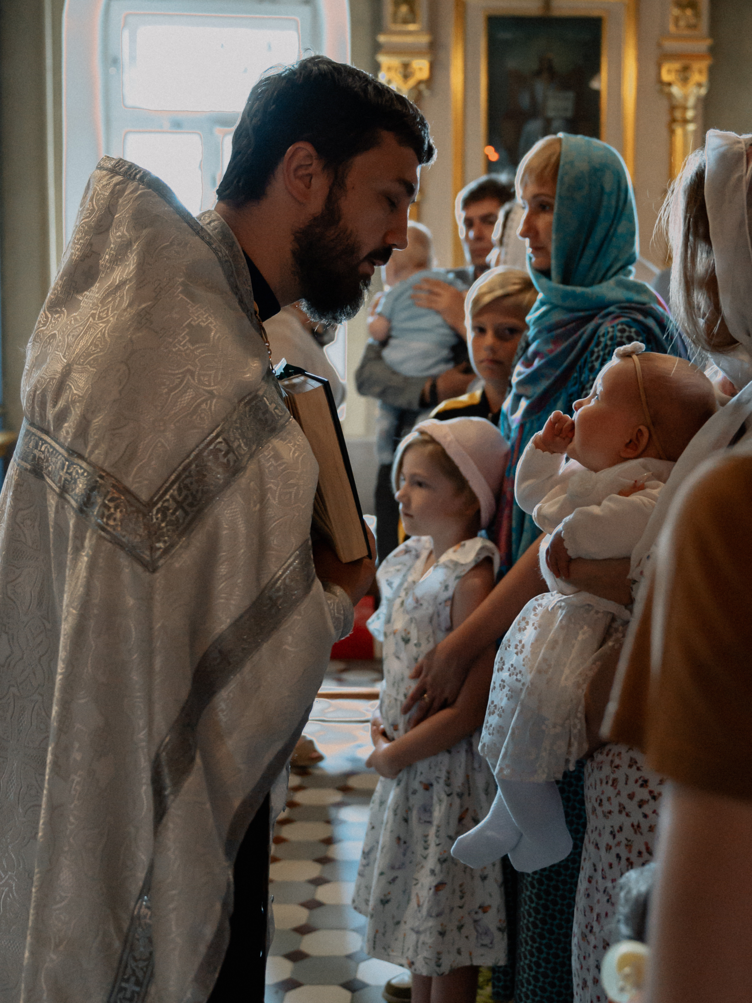 фотосессия крещения, фотограф таинства крещения Москва, ребенок с мамой крещение, фотограф на крещение Королев,  фотограф на таинство Крещения Мытищи, фотограф крещения Мытищи