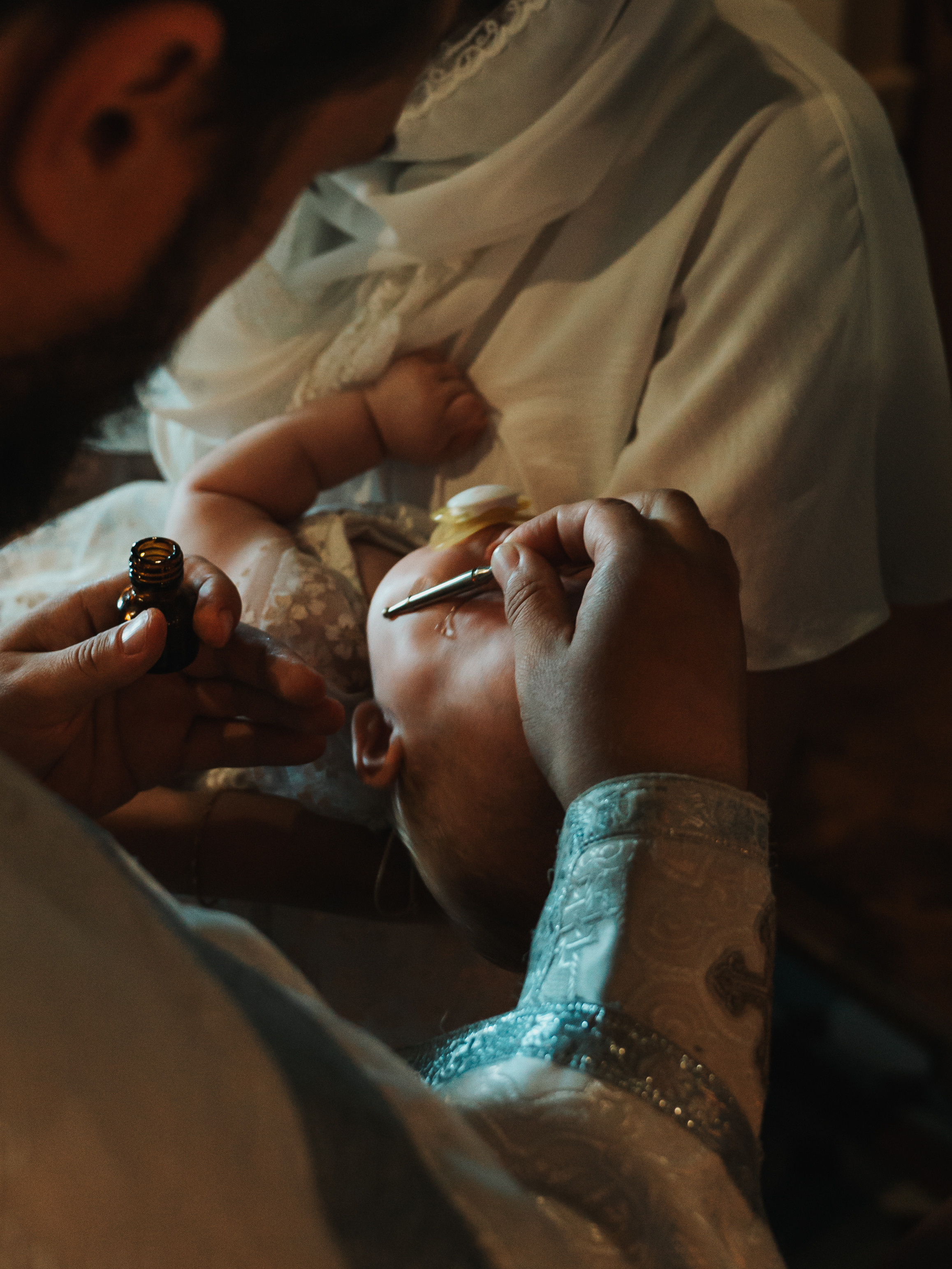 фотосессия крещения, фотограф таинства крещения Москва, ребенок с мамой крещение, фотограф на крещение Королев,  фотограф на таинство Крещения Мытищи, фотограф крещения Мытищи