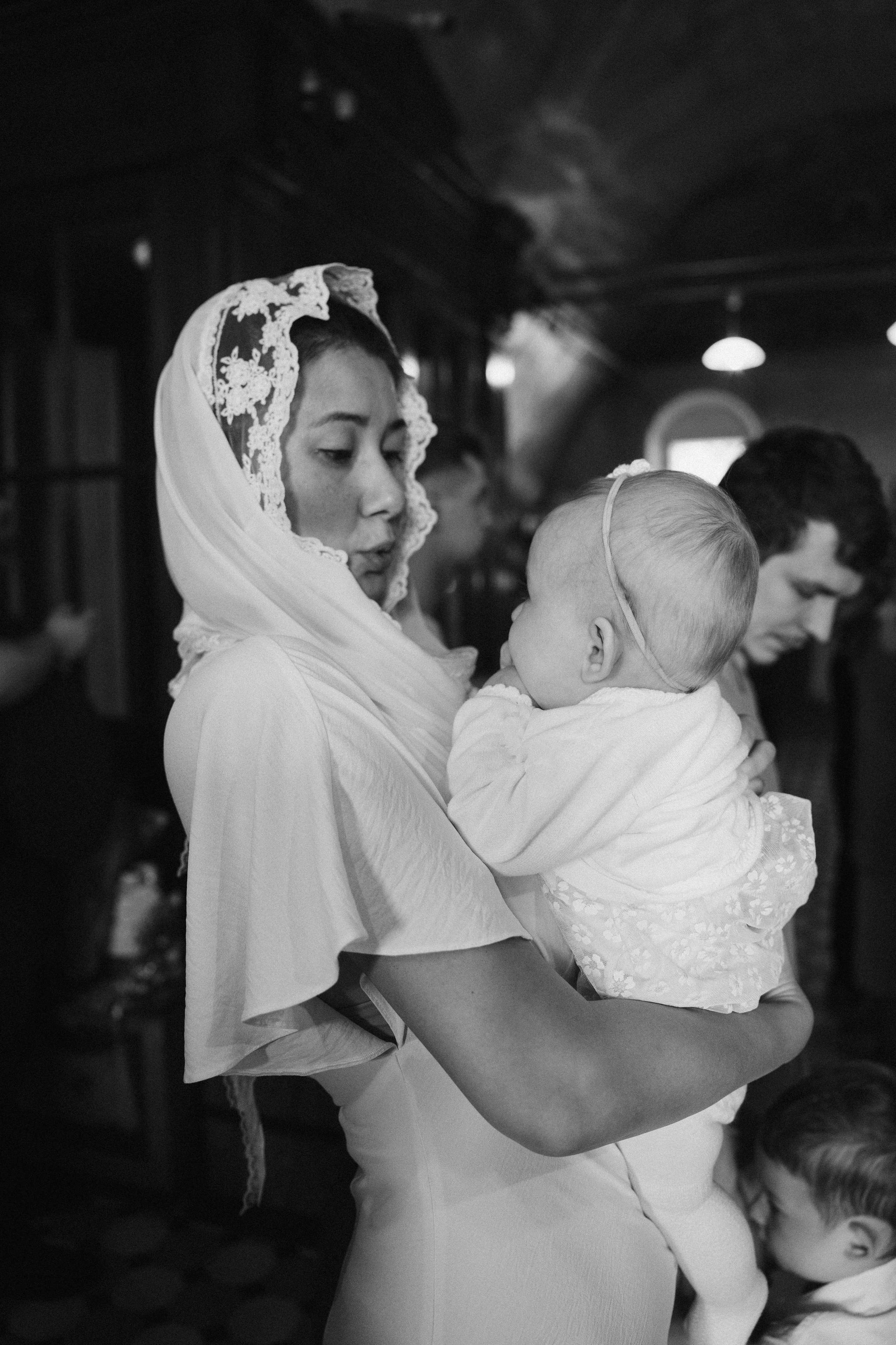 фотосессия крещения, фотограф таинства крещения Москва, ребенок с мамой крещение, фотограф на крещение Королев,  фотограф на таинство Крещения Мытищи, фотограф крещения Мытищи