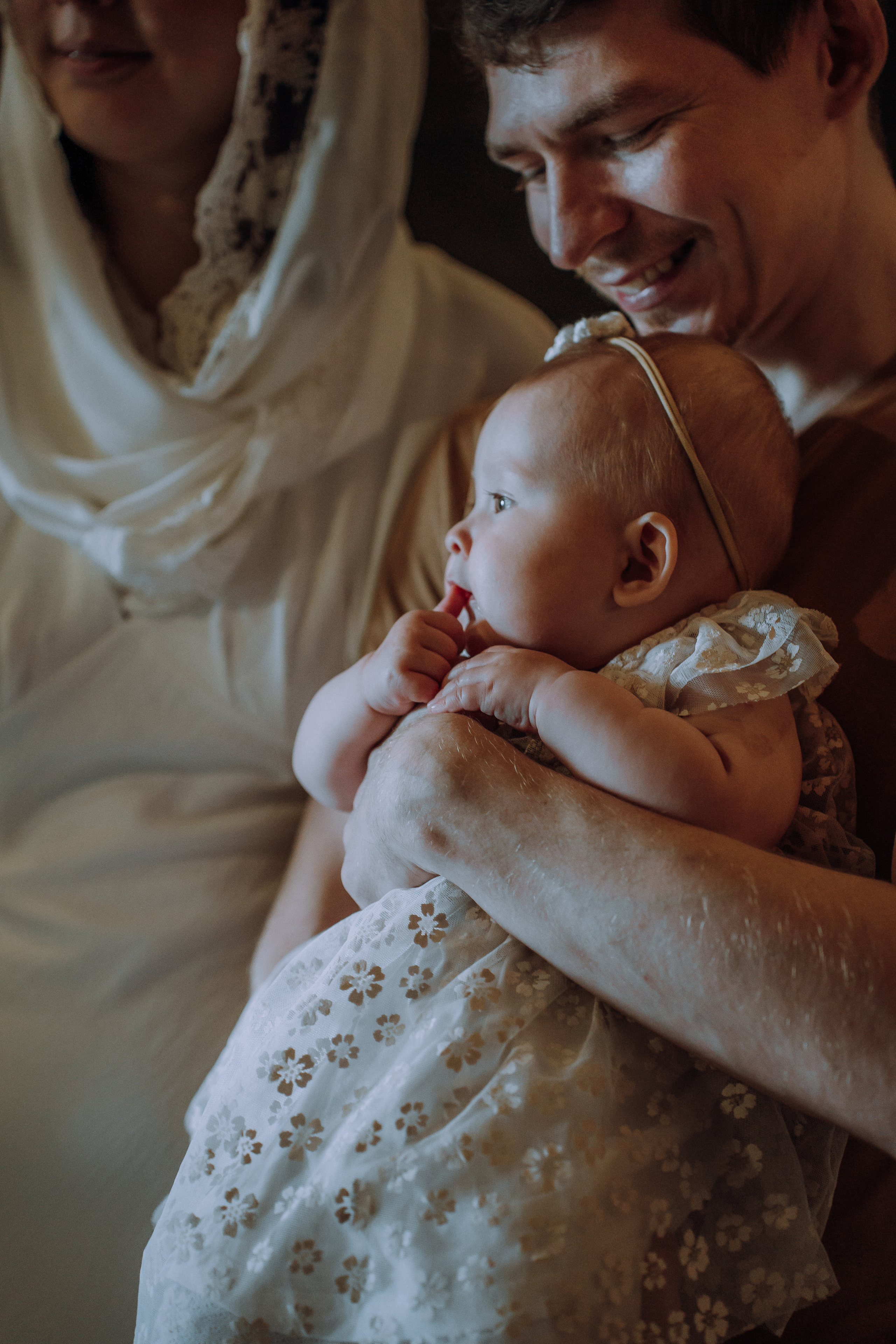 фотосессия крещения, фотограф таинства крещения Москва, ребенок с мамой крещение, фотограф на крещение Королев,  фотограф на таинство Крещения Мытищи, фотограф крещения Мытищи