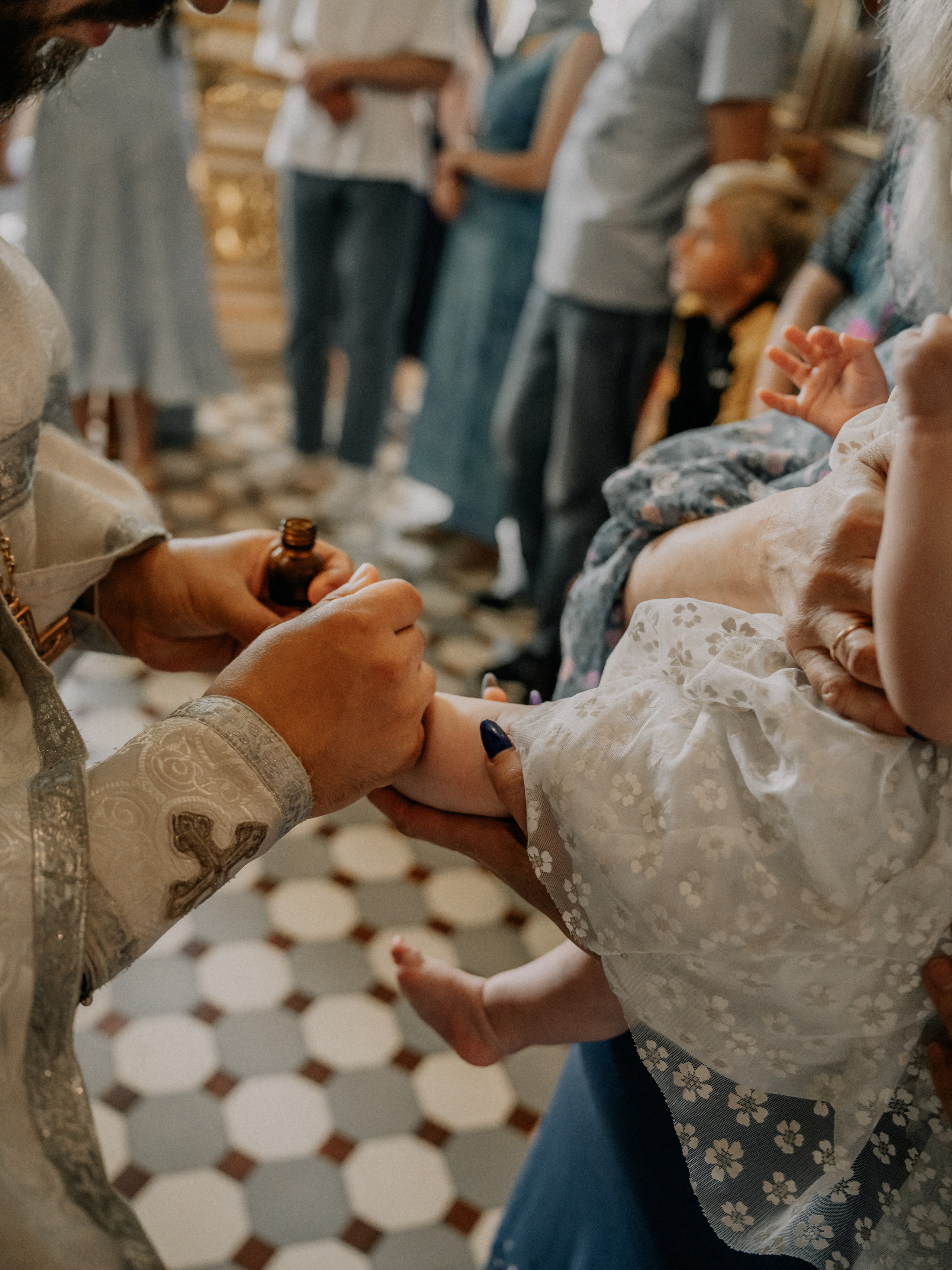 фотосессия крещения, фотограф таинства крещения Москва, ребенок с мамой крещение, фотограф на крещение Королев,  фотограф на таинство Крещения Мытищи, фотограф крещения Мытищи