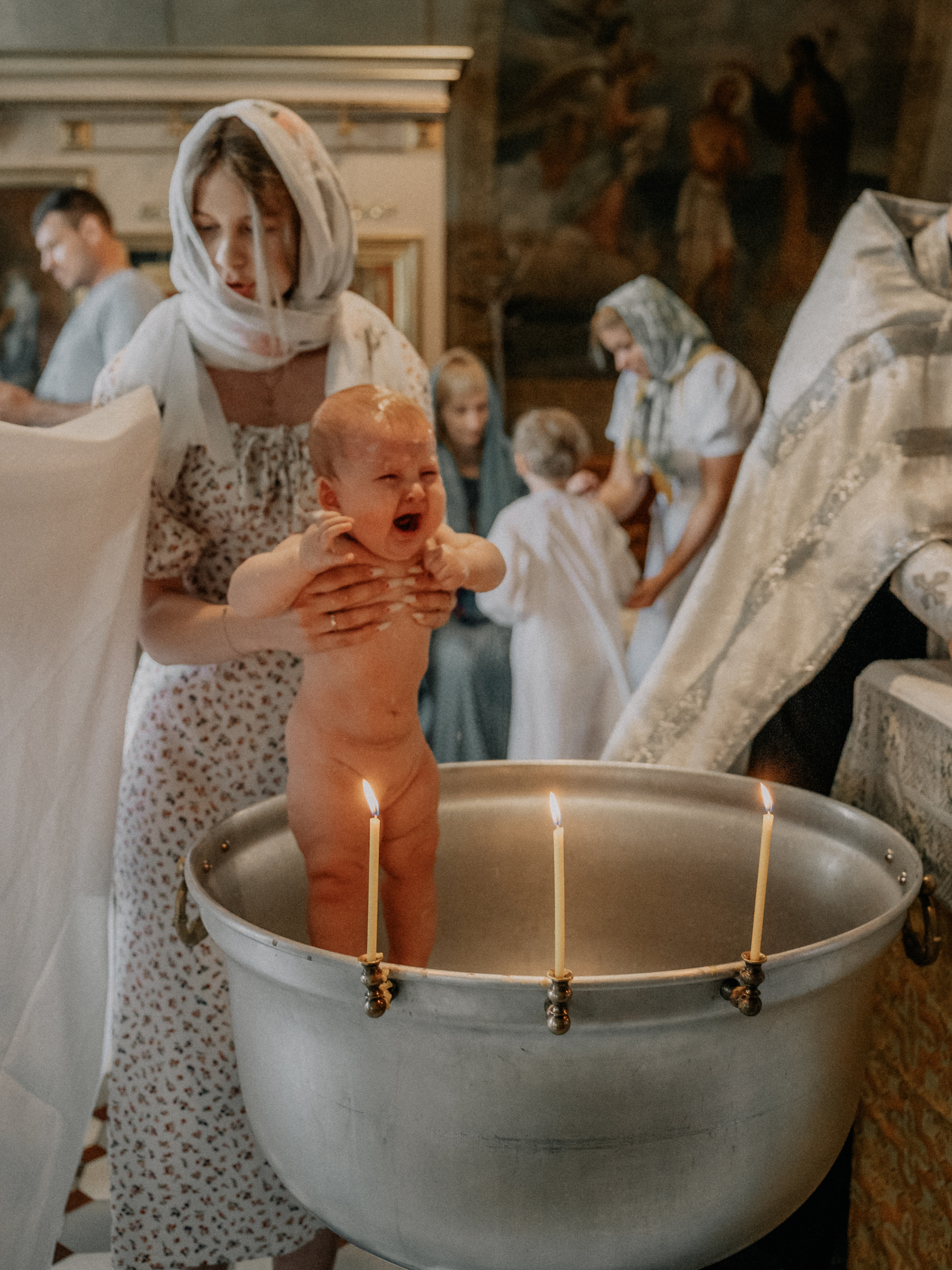 фотосессия крещения, фотограф таинства крещения Москва, ребенок с мамой крещение, фотограф на крещение Королев,  фотограф на таинство Крещения Мытищи, фотограф крещения Мытищи
