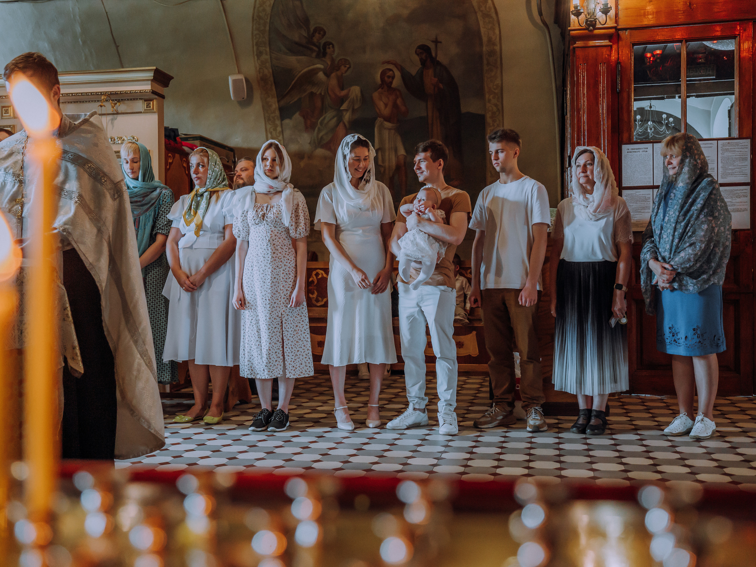 фотосессия крещения, фотограф таинства крещения Москва, ребенок с мамой крещение, фотограф на крещение Королев,  фотограф на таинство Крещения Мытищи, фотограф крещения Мытищи