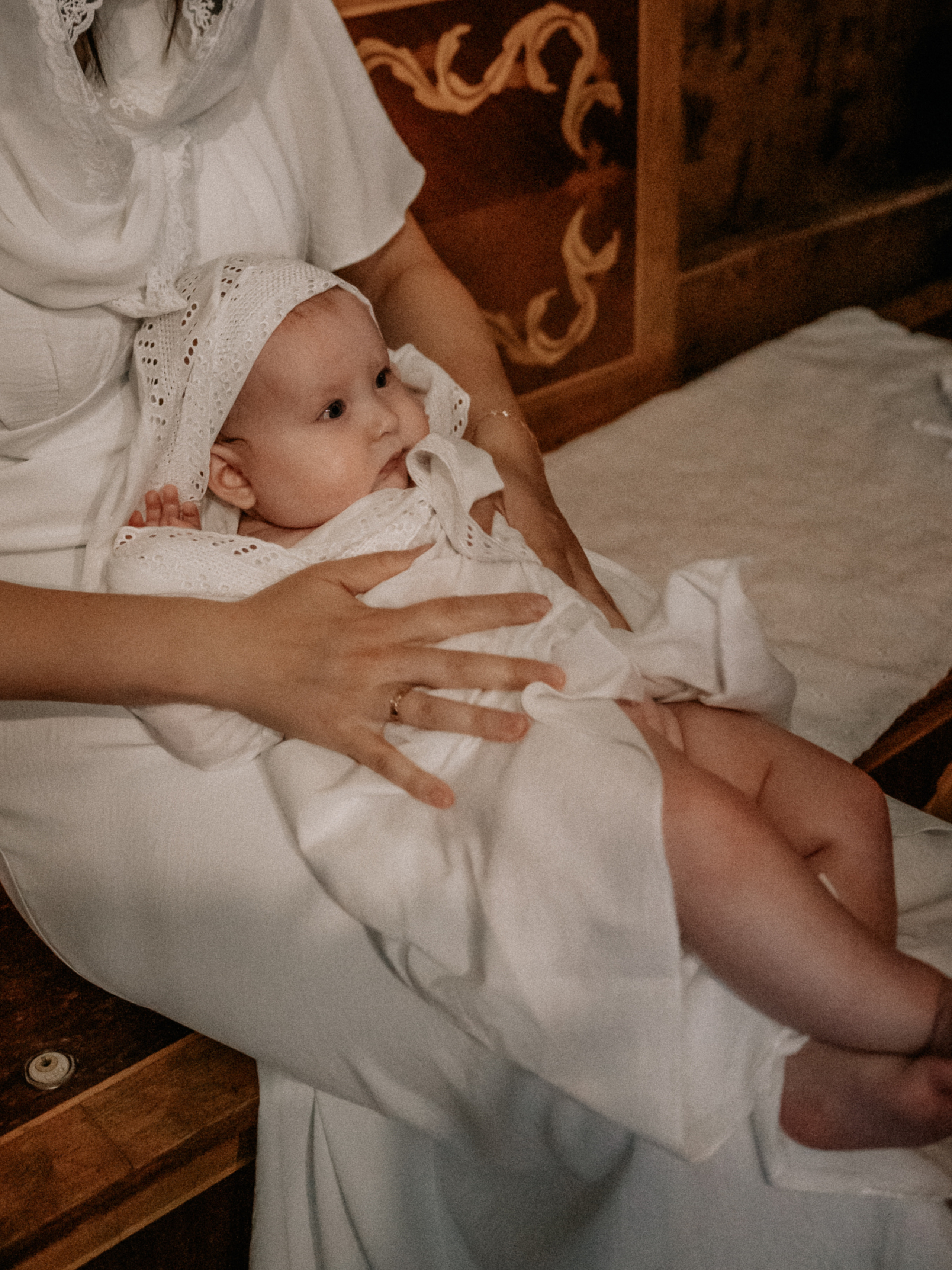 фотосессия крещения, фотограф таинства крещения Москва, ребенок с мамой крещение, фотограф на крещение Королев,  фотограф на таинство Крещения Мытищи, фотограф крещения Мытищи