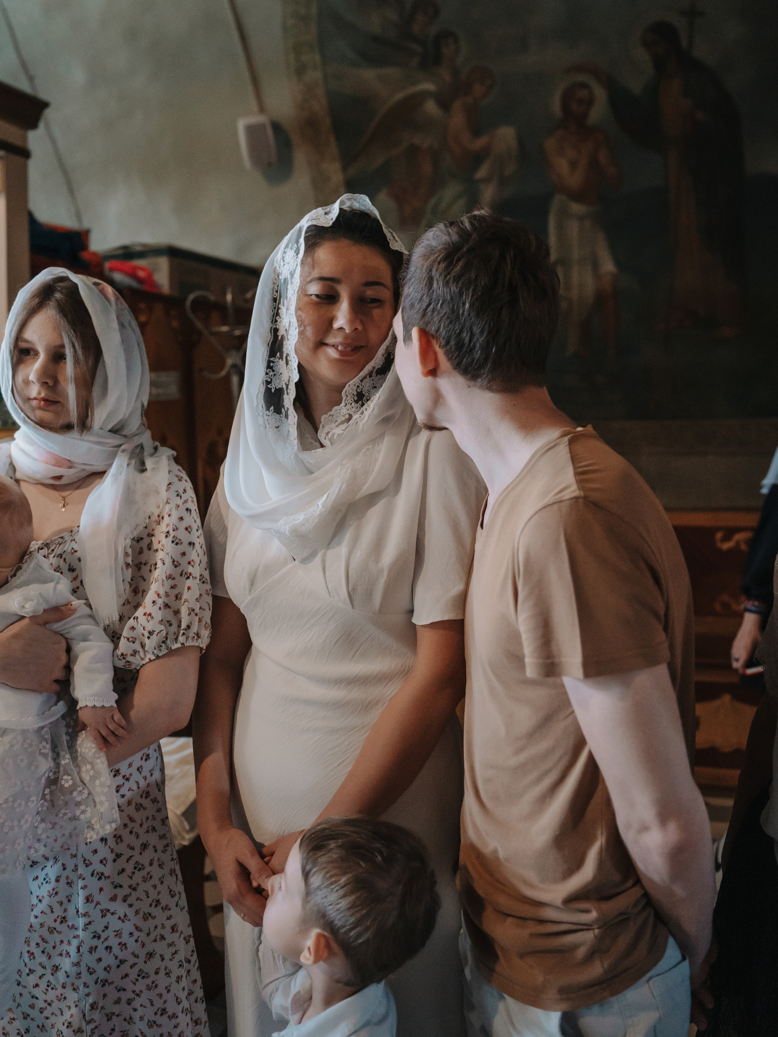 фотосессия крещения, фотограф таинства крещения Москва, ребенок с мамой крещение, фотограф на крещение Королев,  фотограф на таинство Крещения Мытищи, фотограф крещения Мытищи