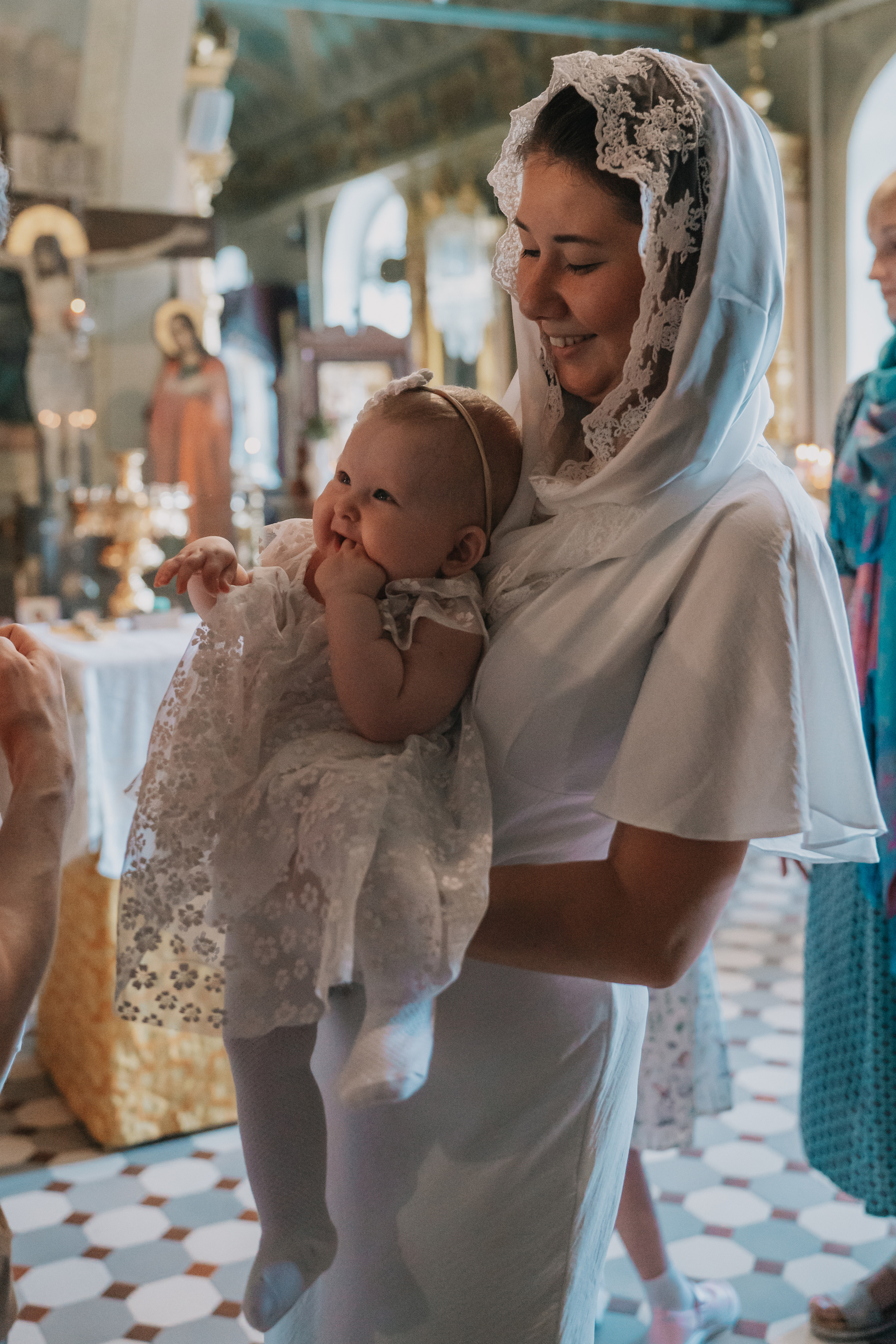 фотосессия крещения, фотограф таинства крещения Москва, ребенок с мамой крещение, фотограф на крещение Королев,  фотограф на таинство Крещения Мытищи, фотограф крещения Мытищи