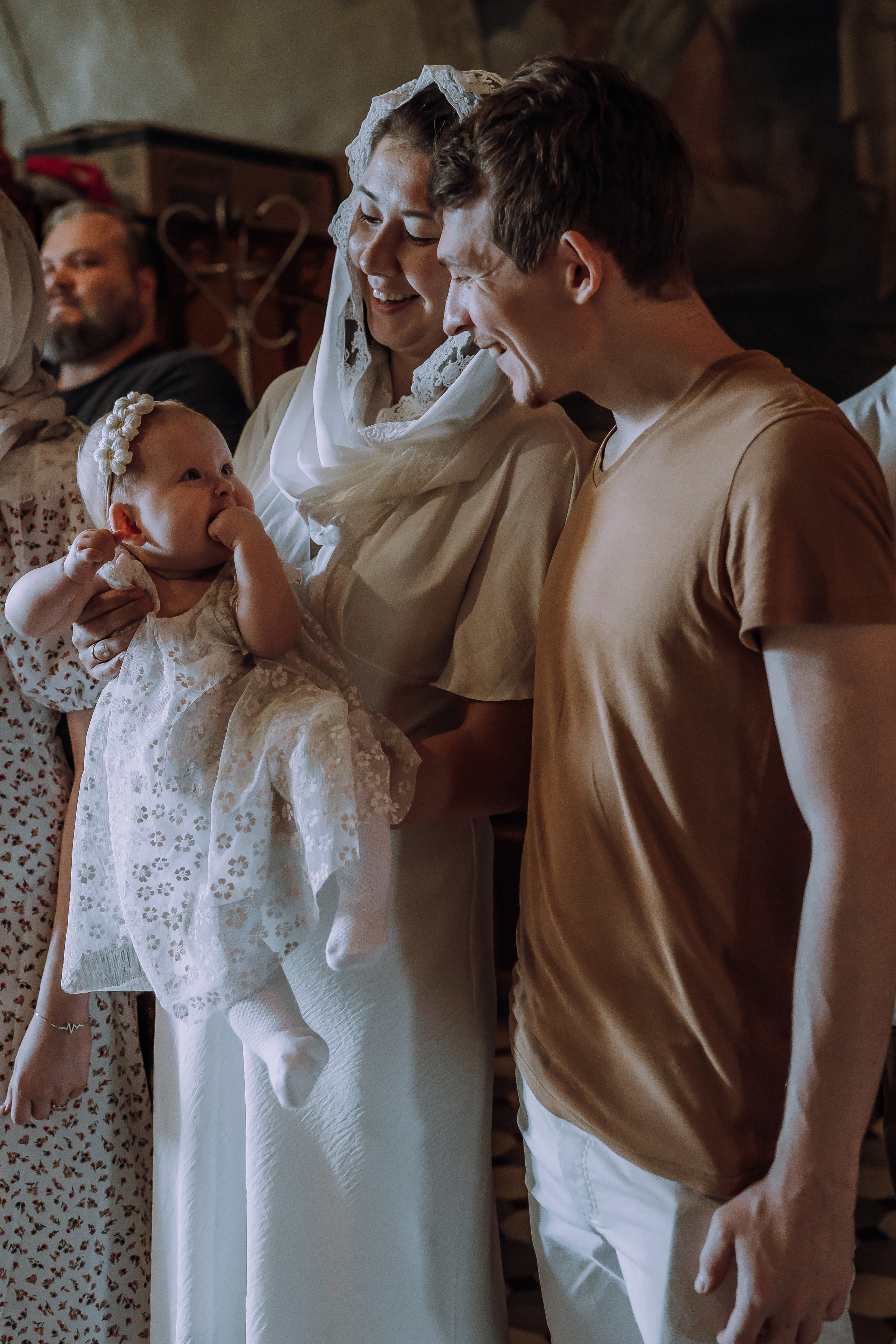 фотосессия крещения, фотограф таинства крещения Москва, ребенок с мамой крещение, фотограф на крещение Королев,  фотограф на таинство Крещения Мытищи, фотограф крещения Мытищи