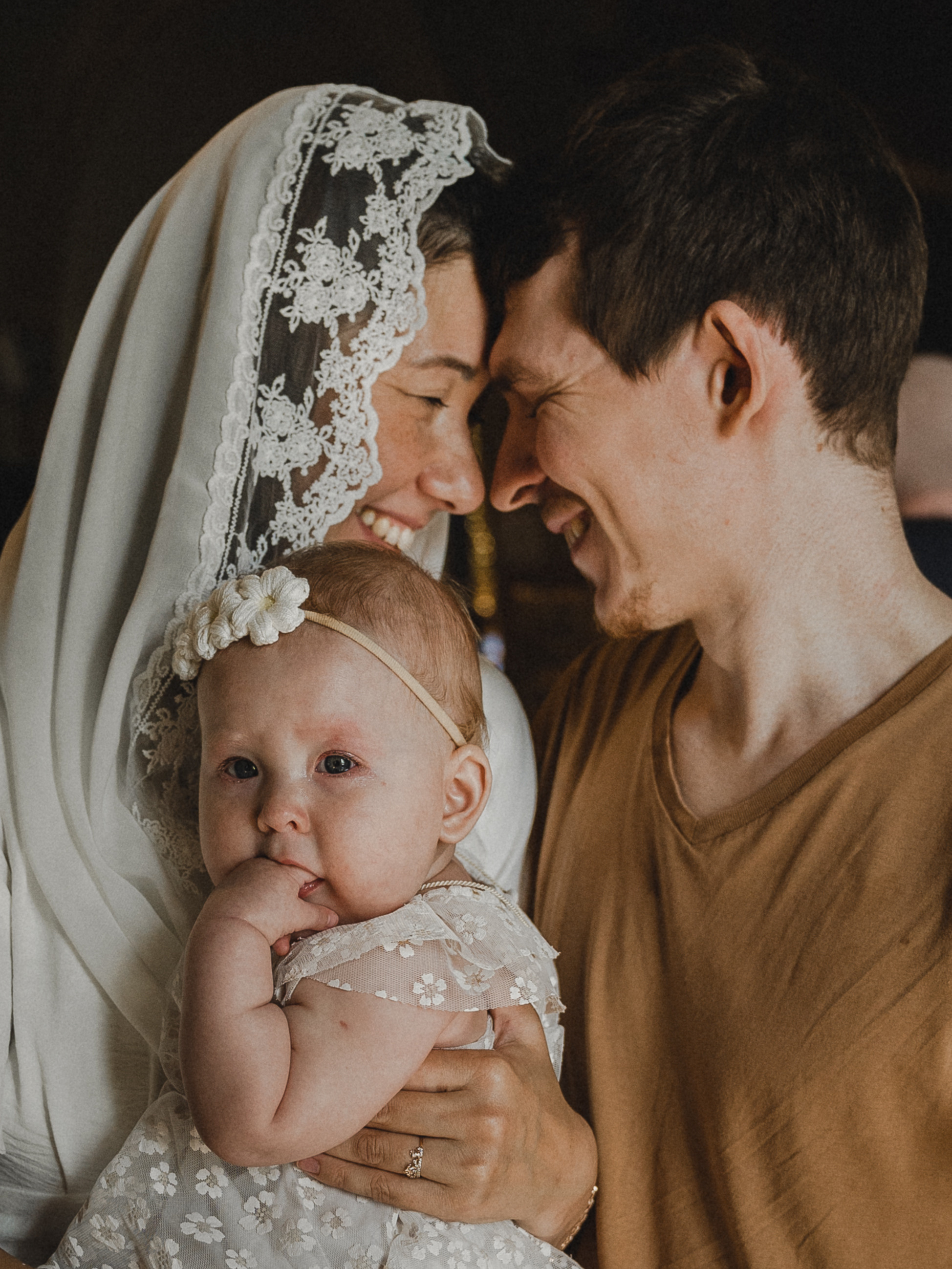 фотосессия крещения, фотограф таинства крещения Москва, ребенок с мамой крещение, фотограф на крещение Королев,  фотограф на таинство Крещения Мытищи, фотограф крещения Мытищи