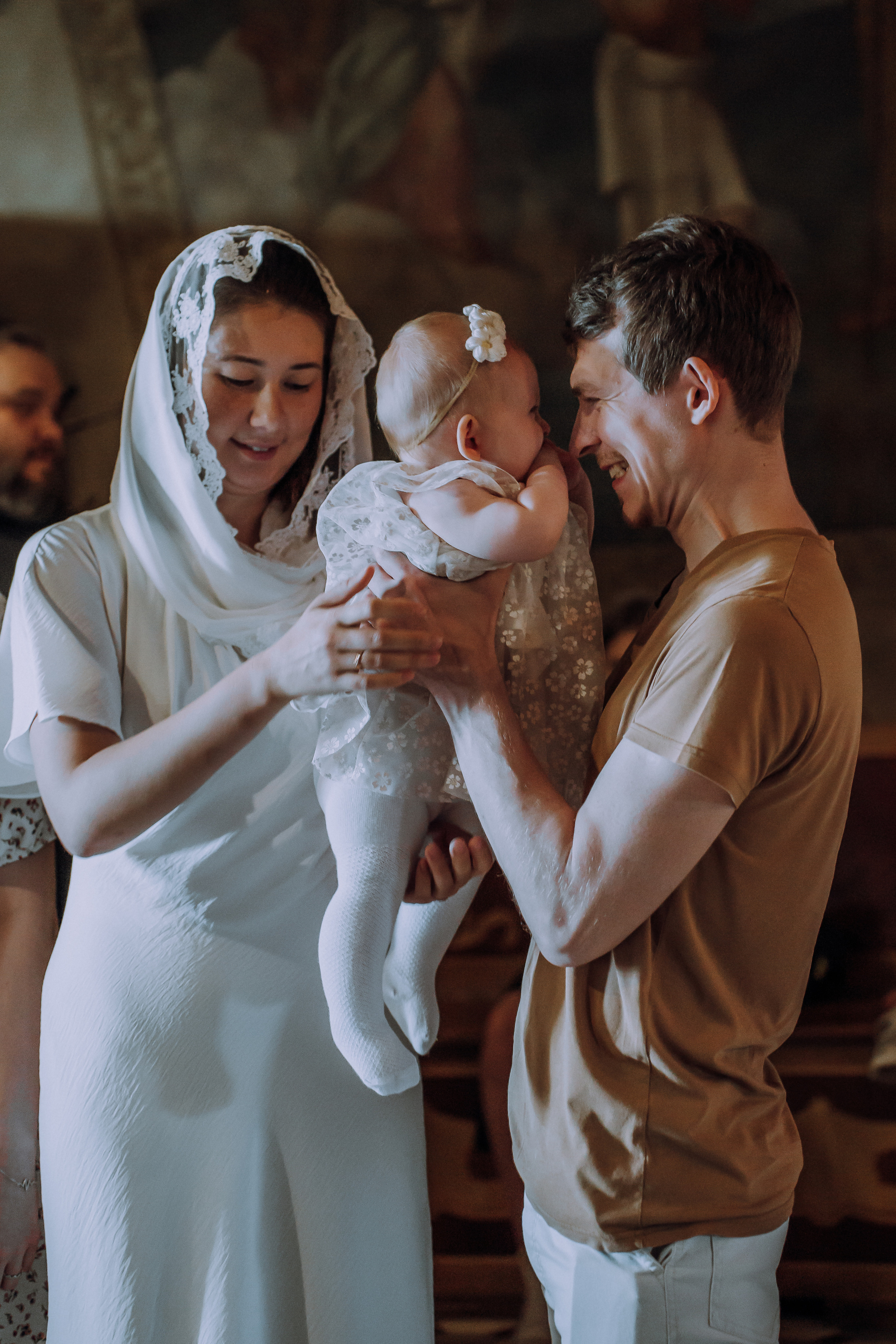 фотосессия крещения, фотограф таинства крещения Москва, ребенок с мамой крещение, фотограф на крещение Королев,  фотограф на таинство Крещения Мытищи, фотограф крещения Мытищи