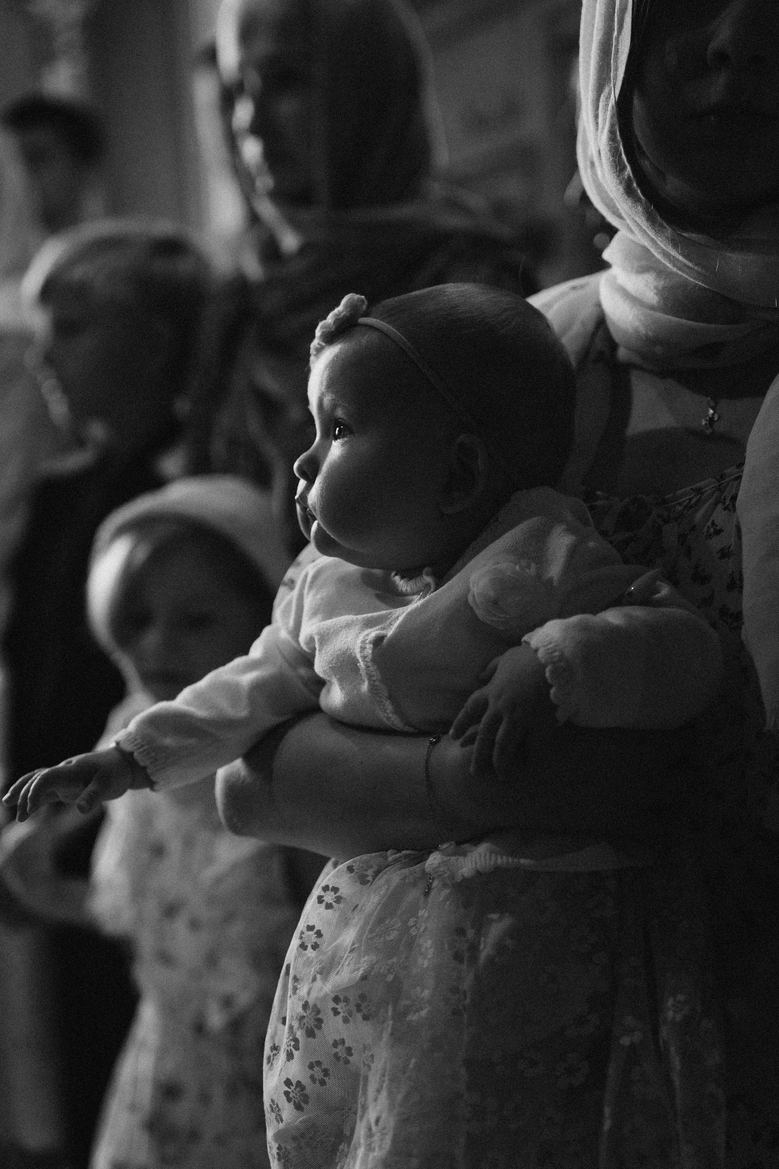 фотосессия крещения, фотограф таинства крещения Москва, ребенок с мамой крещение, фотограф на крещение Королев,  фотограф на таинство Крещения Мытищи, фотограф крещения Мытищи