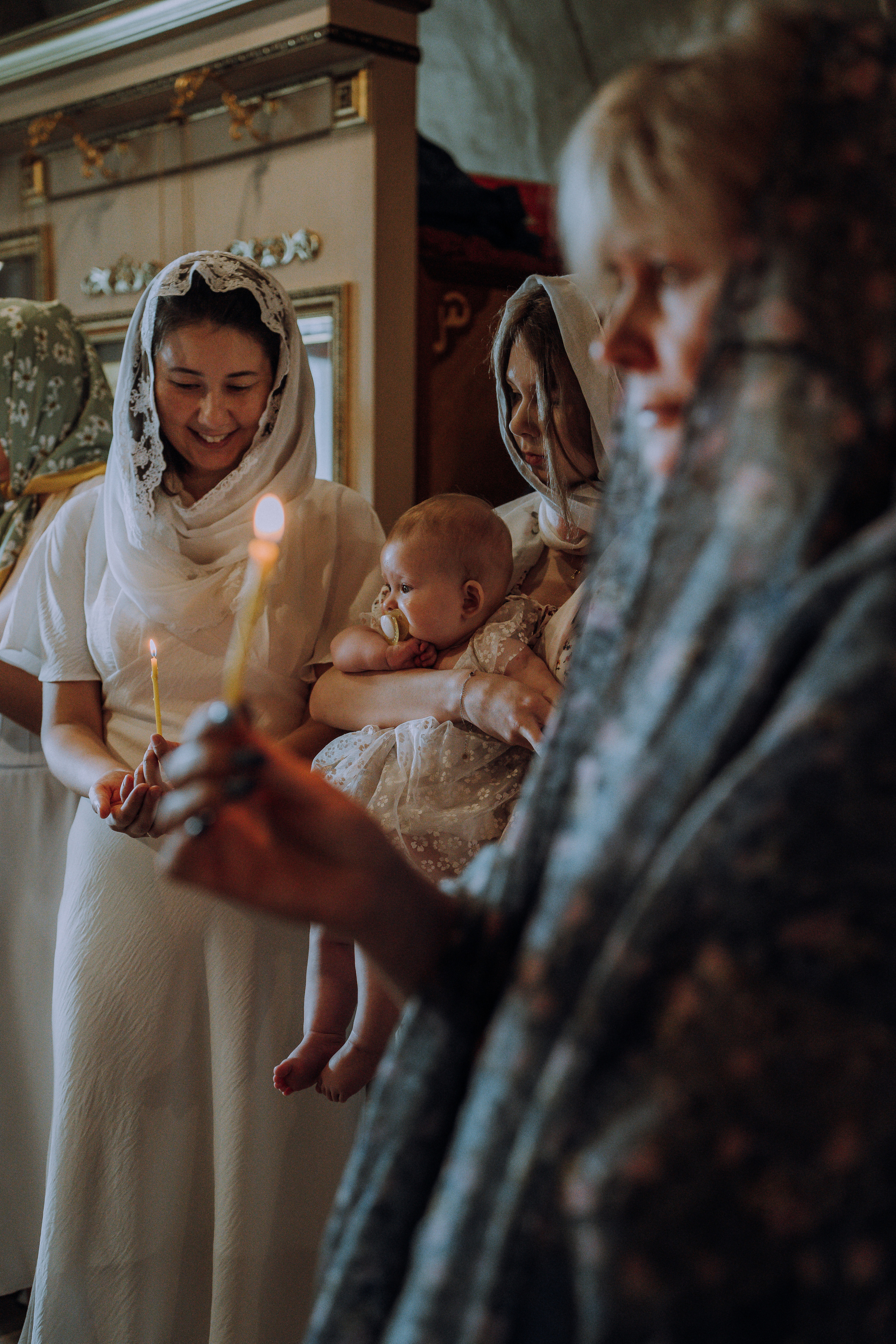 фотосессия крещения, фотограф таинства крещения Москва, ребенок с мамой крещение, фотограф на крещение Королев,  фотограф на таинство Крещения Мытищи, фотограф крещения Мытищи