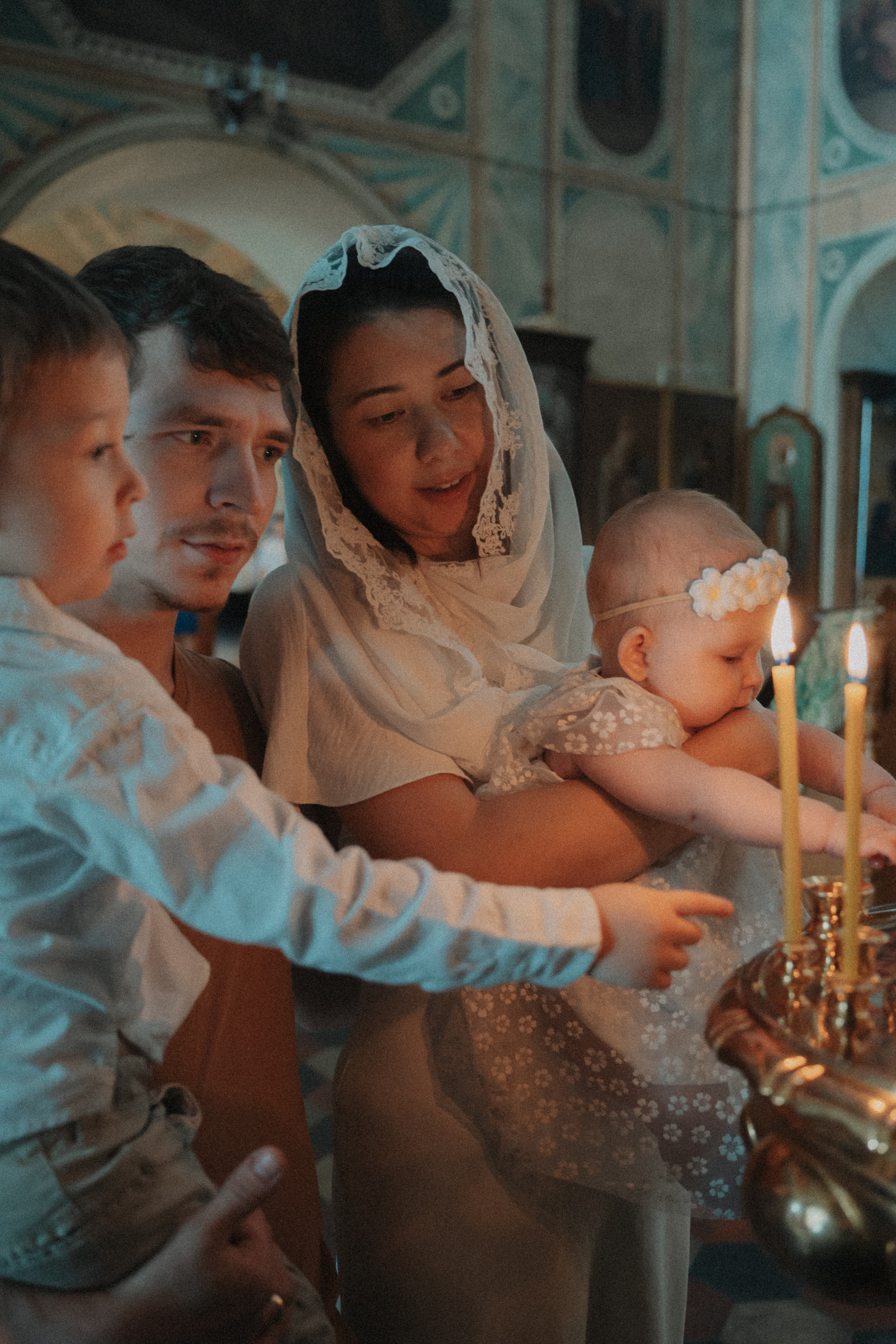 фотосессия крещения, фотограф таинства крещения Москва, ребенок с мамой крещение, фотограф на крещение Королев,  фотограф на таинство Крещения Мытищи, фотограф крещения Мытищи