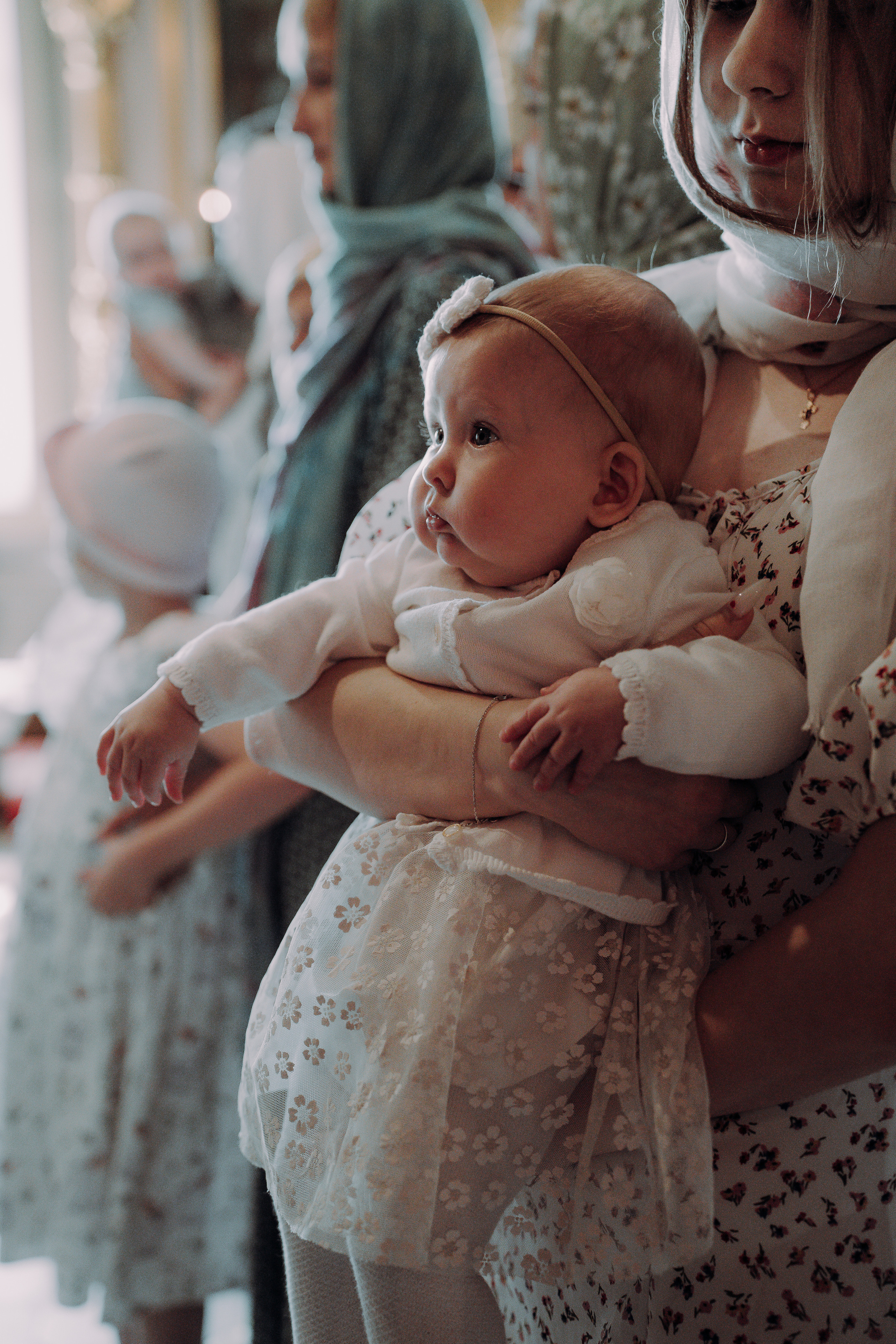фотосессия крещения, фотограф таинства крещения Москва, ребенок с мамой крещение, фотограф на крещение Королев,  фотограф на таинство Крещения Мытищи, фотограф крещения Мытищи