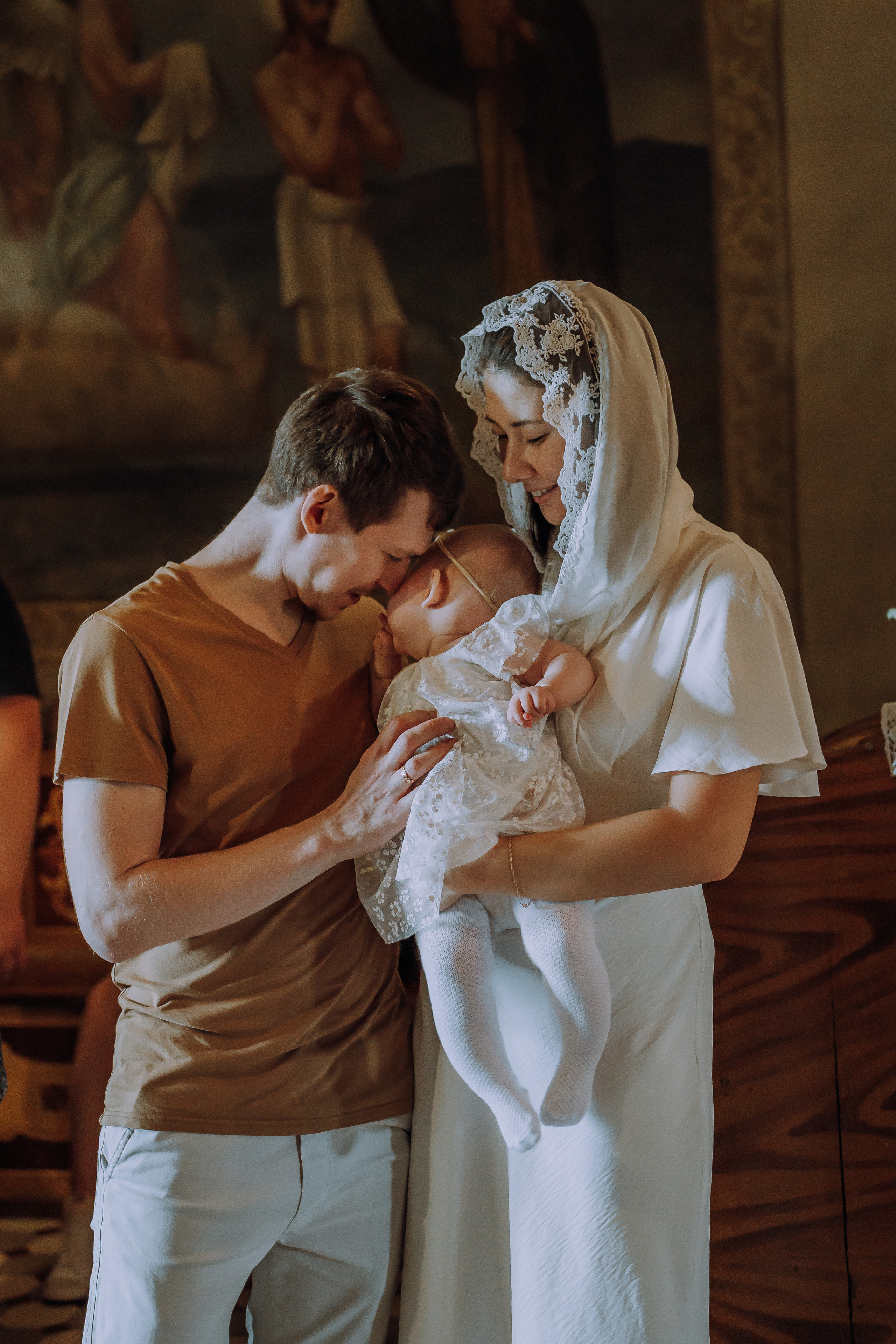 фотосессия крещения, фотограф таинства крещения Москва, ребенок с мамой крещение, фотограф на крещение Королев,  фотограф на таинство Крещения Мытищи, фотограф крещения Мытищи