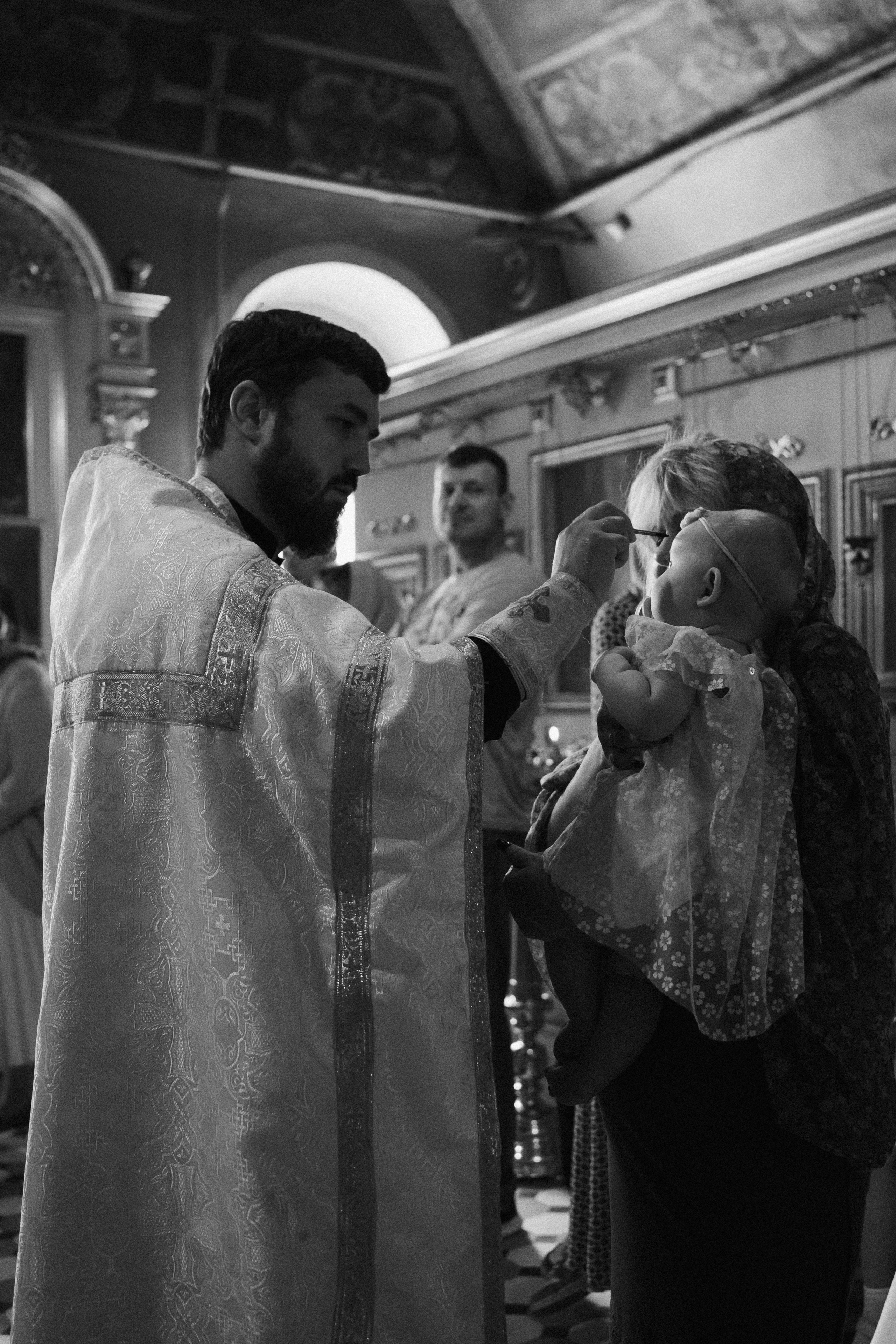 фотосессия крещения, фотограф таинства крещения Москва, ребенок с мамой крещение, фотограф на крещение Королев,  фотограф на таинство Крещения Мытищи, фотограф крещения Мытищи