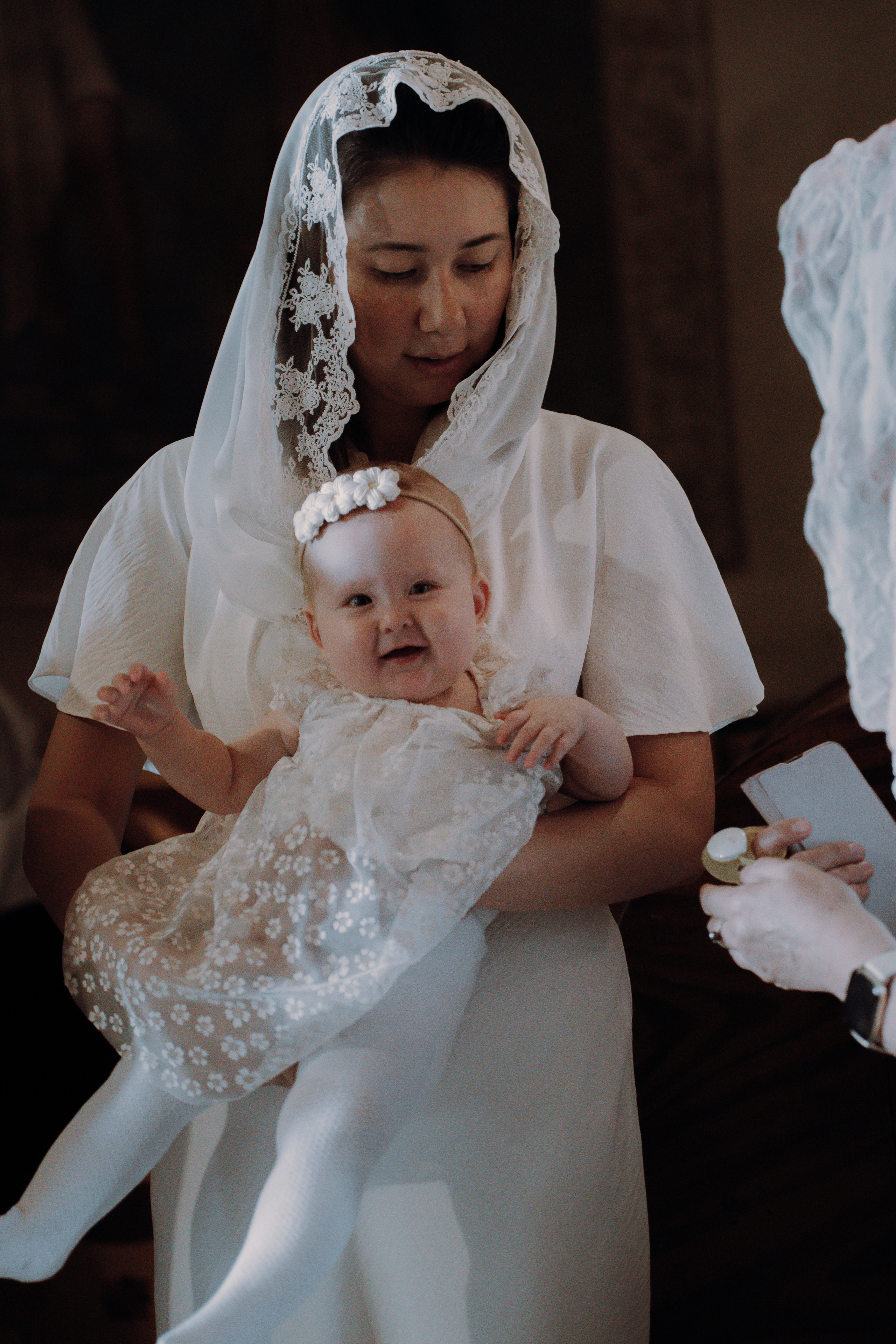 фотосессия крещения, фотограф таинства крещения Москва, ребенок с мамой крещение, фотограф на крещение Королев,  фотограф на таинство Крещения Мытищи, фотограф крещения Мытищи