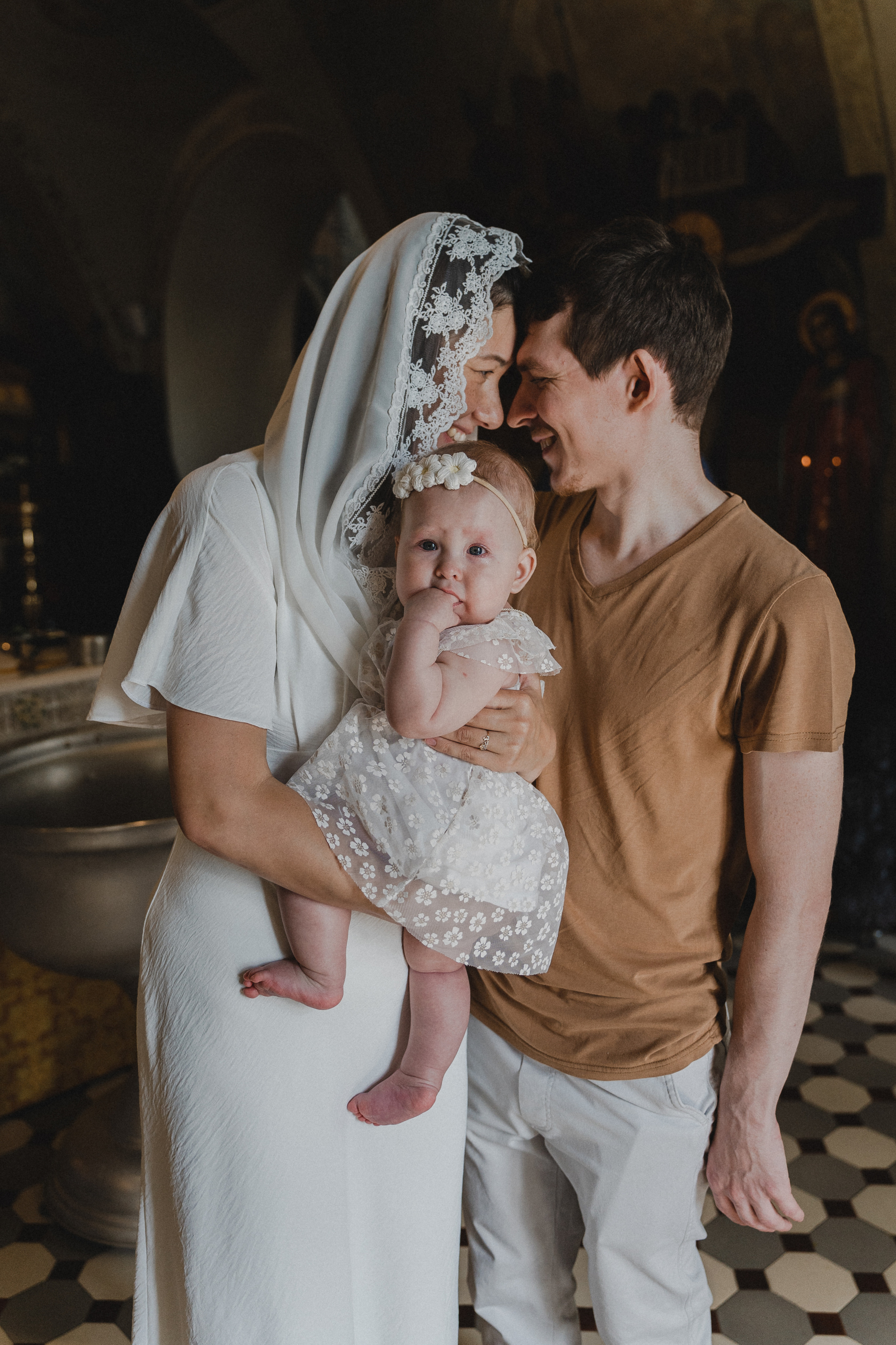 фотосессия крещения, фотограф таинства крещения Москва, ребенок с мамой крещение, фотограф на крещение Королев,  фотограф на таинство Крещения Мытищи, фотограф крещения Мытищи