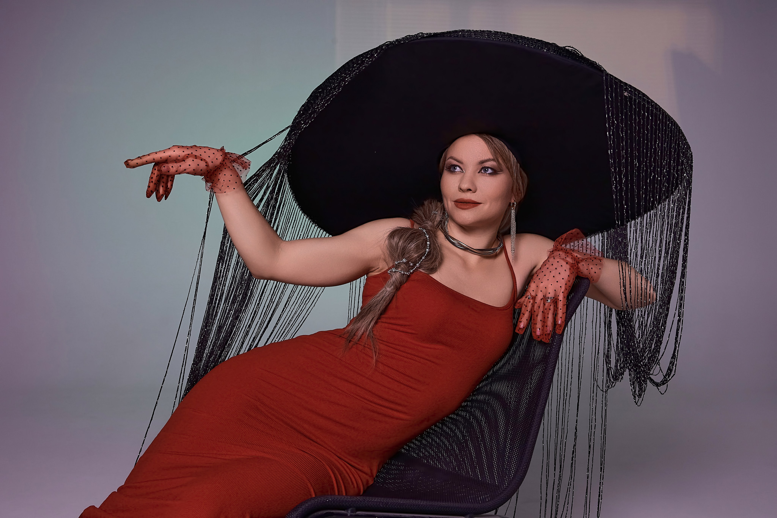 Портретная студийная фотосессия в шикарной шляпе. Семейный и свадебный фотограф в Краснодаре Михеева Светлана