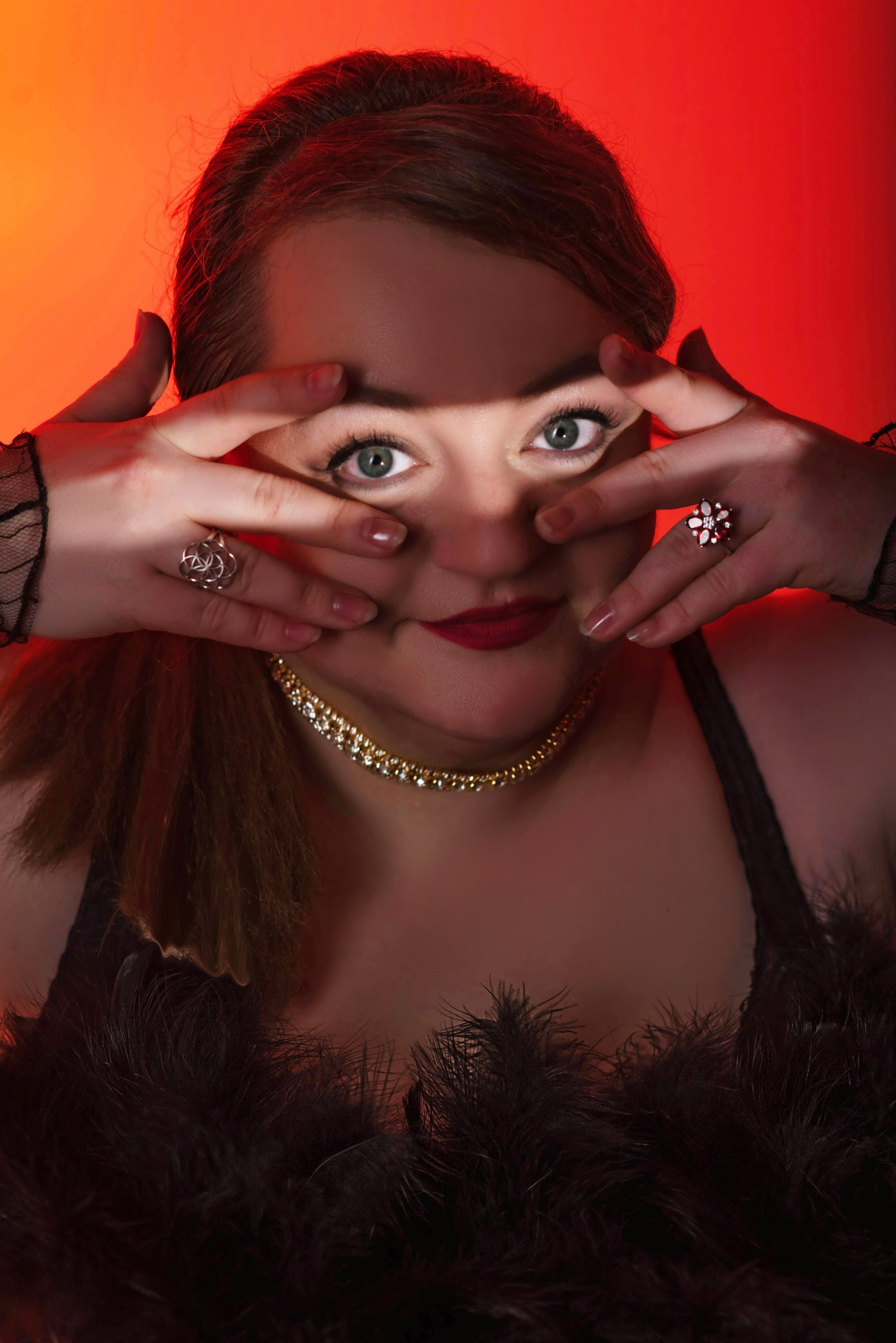 Бьюти-портрет с полоской света на глазах.