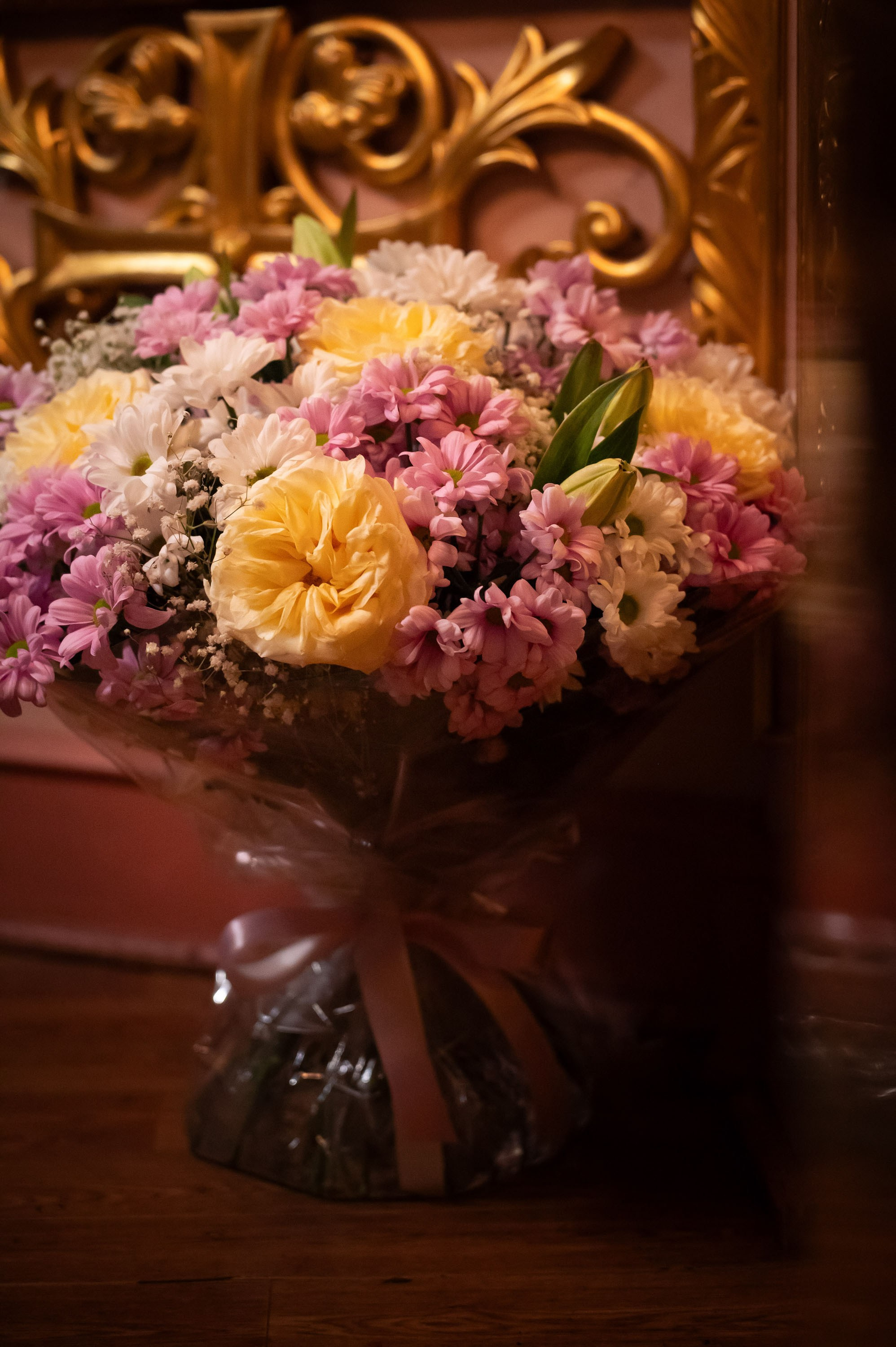 Храм Преображения Господня в Богородском. Цветы на Пасху. Антон и Татьяна Денисенко — В храме