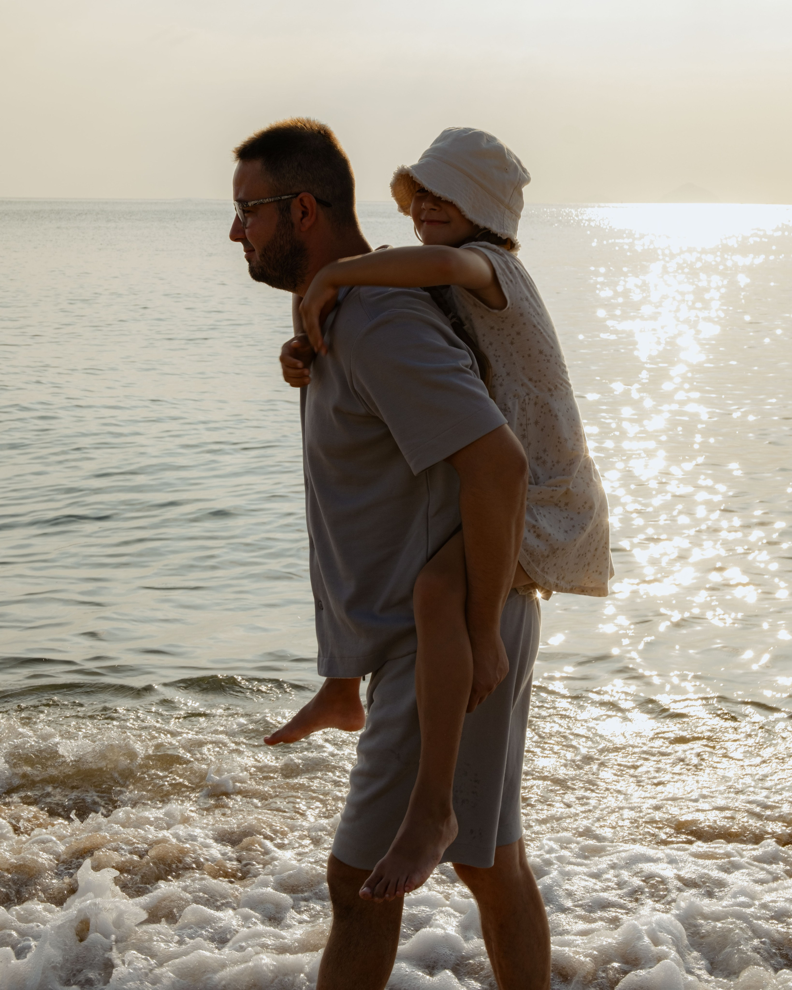 Mother and daughters. Portrait photographer Nha Trang | Julia Meshanina