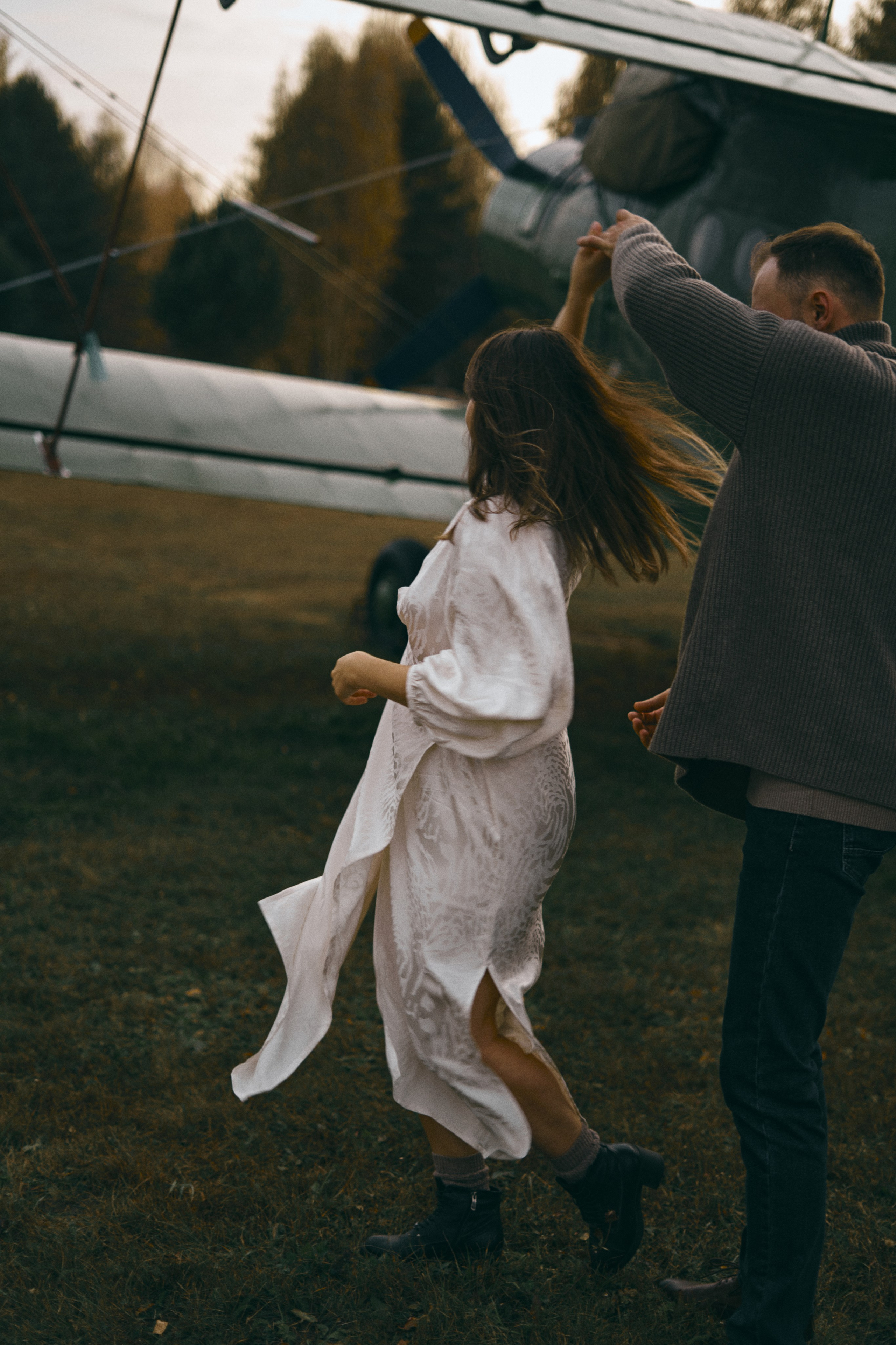 Самолеты, аэродром и двое. Фотограф Киров Анжелика Некрасова