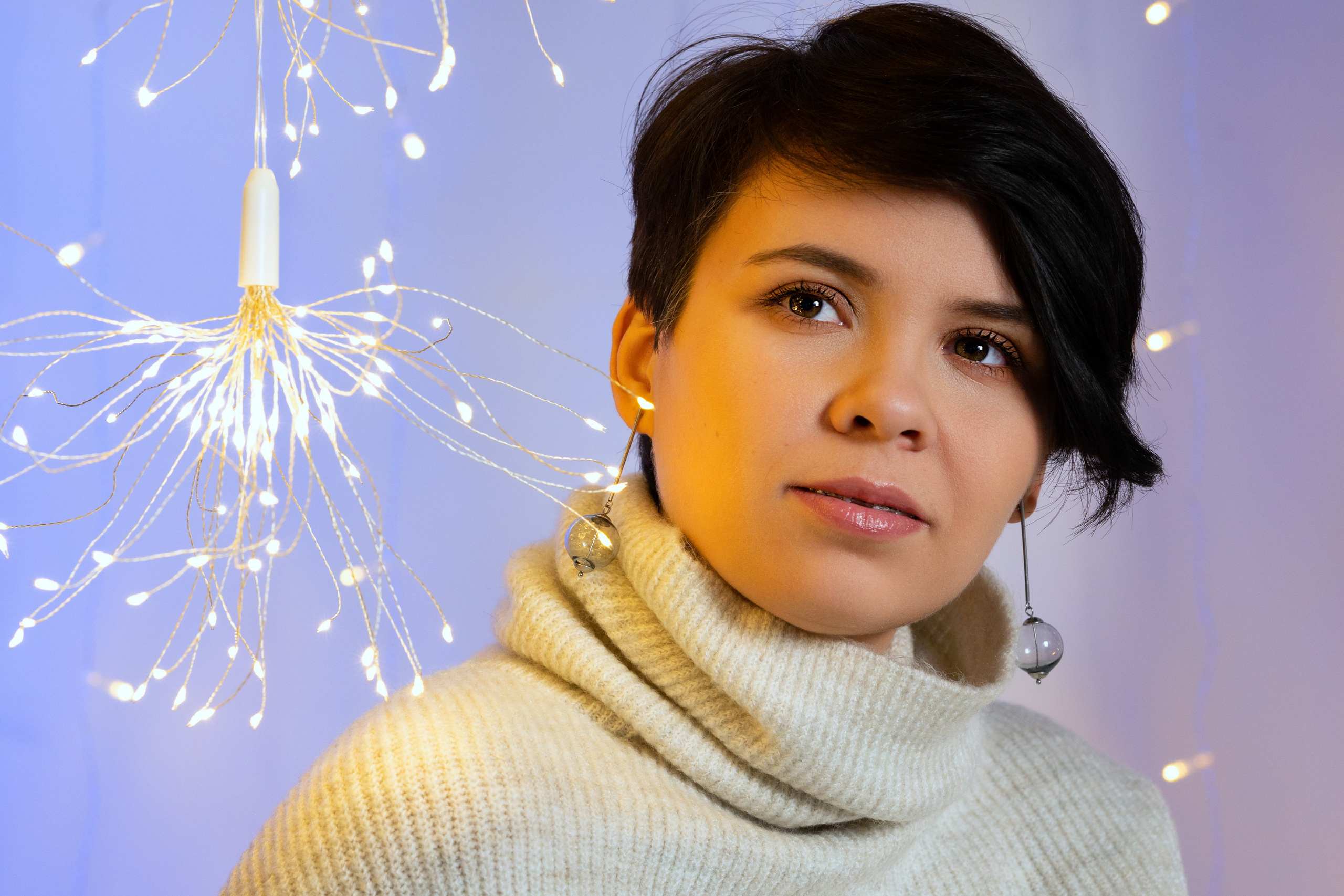 Зимняя праздничная фотосъёмка девушки