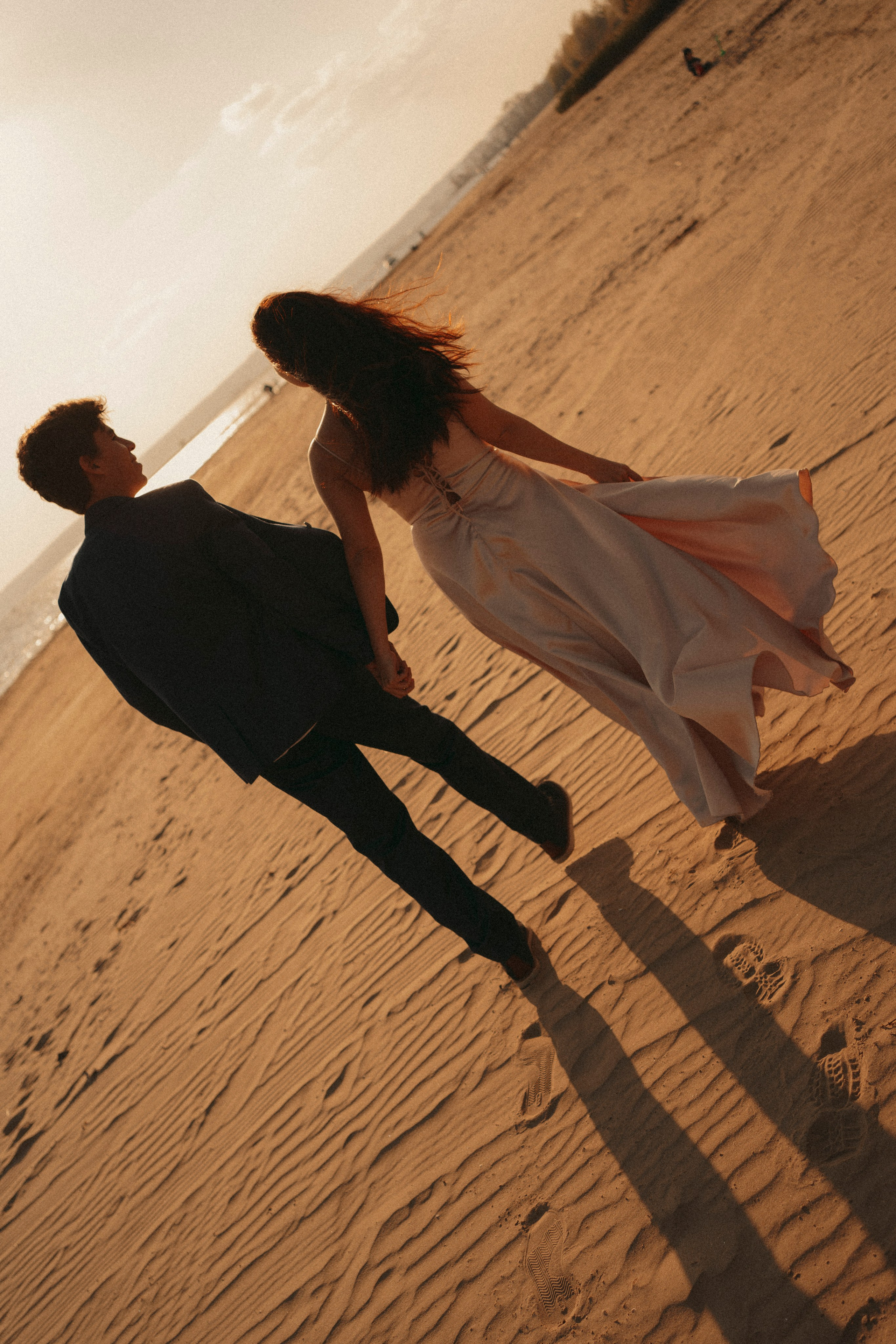 Love Story в свадебных нарядах на берегу реки. Портретный фотограф в Казани, Красной Поляне и Сочи Анна Кузнецова