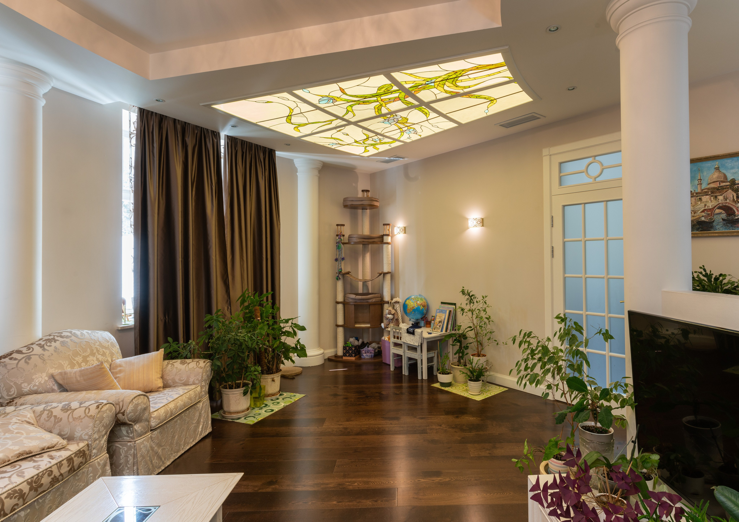 Витражные потолочные плафоны частного дома. Витраж и мозаика на заказ в Санкт-Петербурге